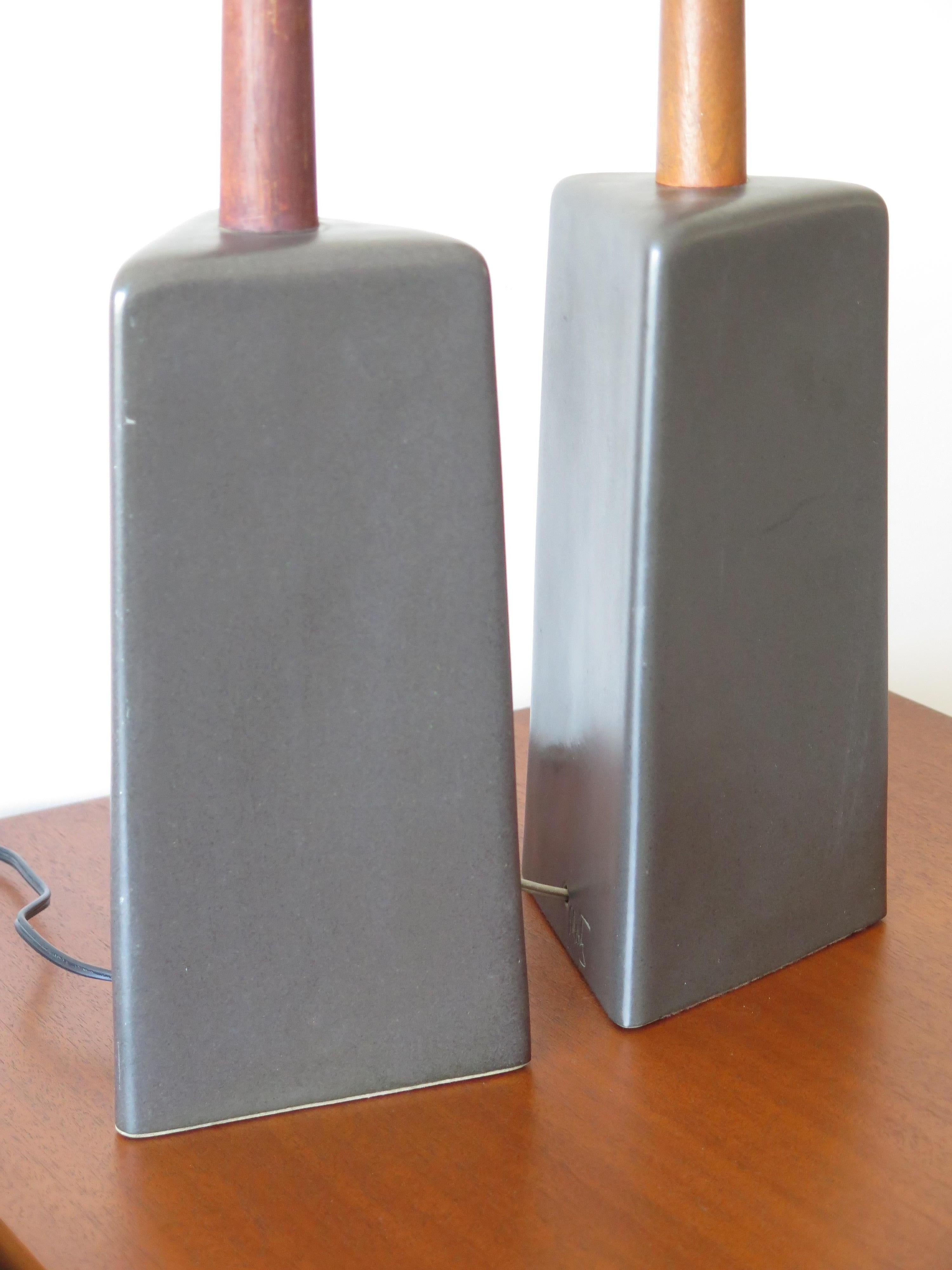Mid-20th Century Pair of Triangular Black Lamps by Martz For Sale