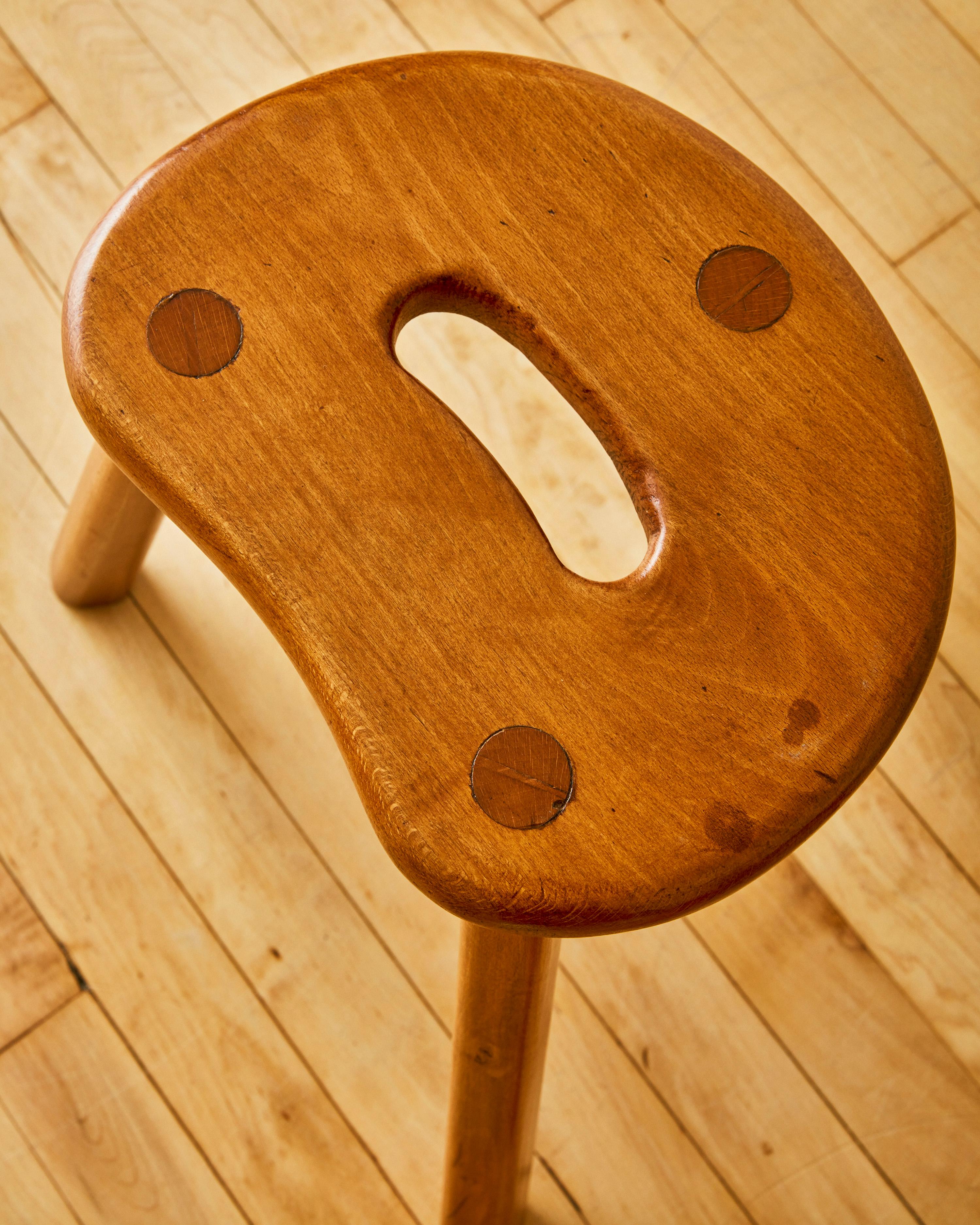 20th Century A Pair of Tripod Elm Wood Stools For Sale