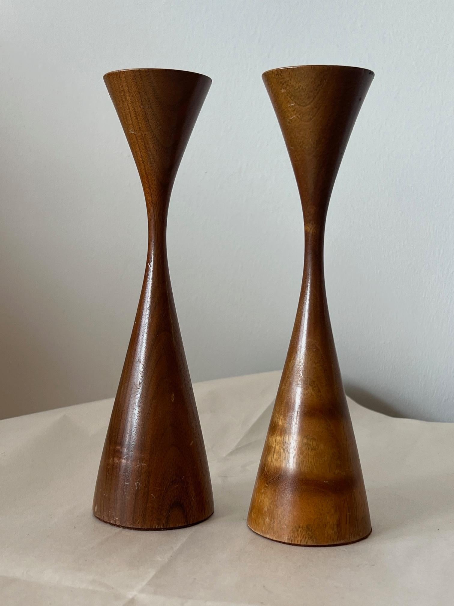 A Pair of Turned Walnut Candlesticks by Rude Osolnik 1970's In Good Condition In St.Petersburg, FL