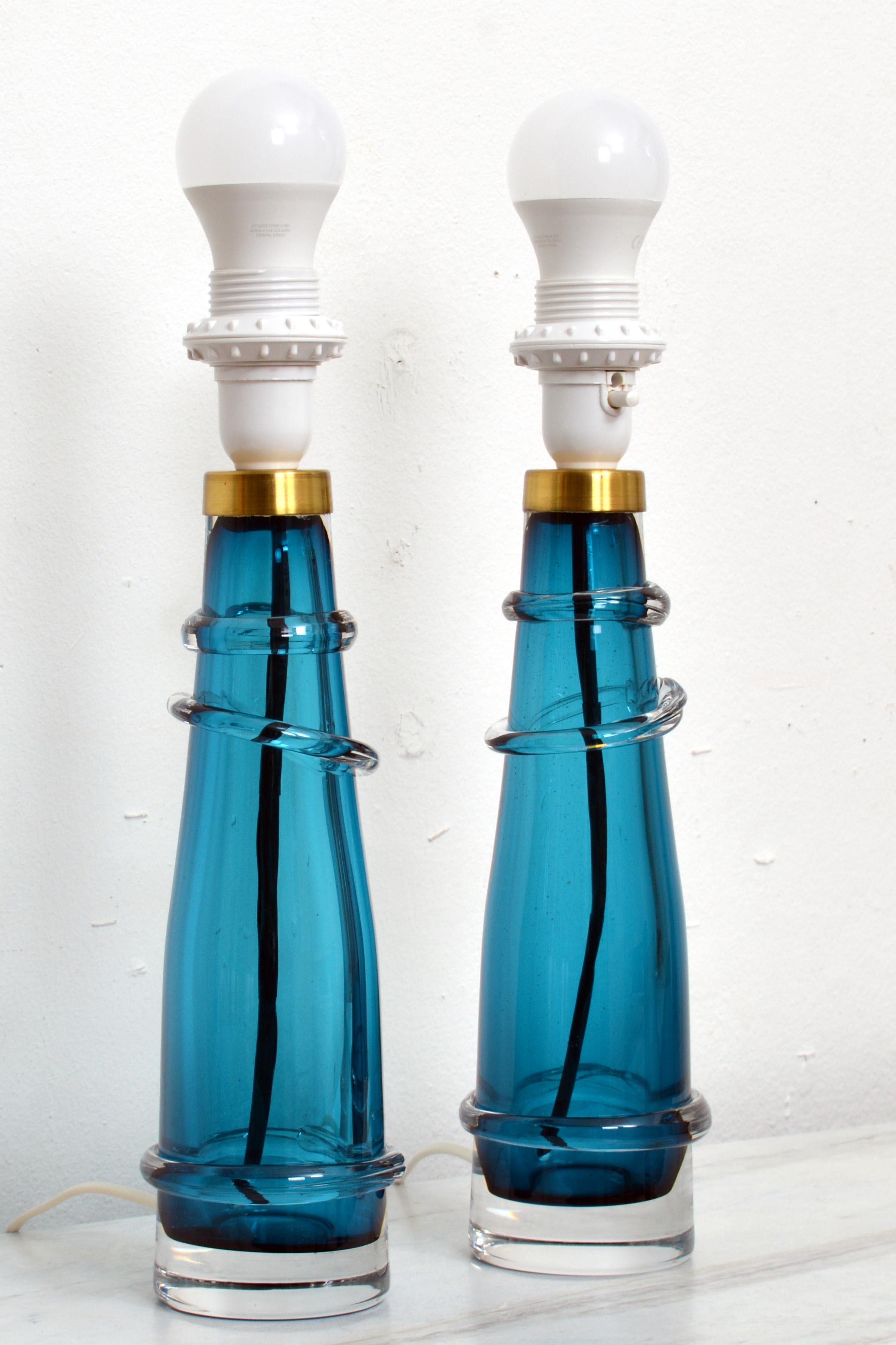 Suédois Paire de lampes de bureau en verre turquoise de Carl Fagerlund pour Orrefors, Suède en vente
