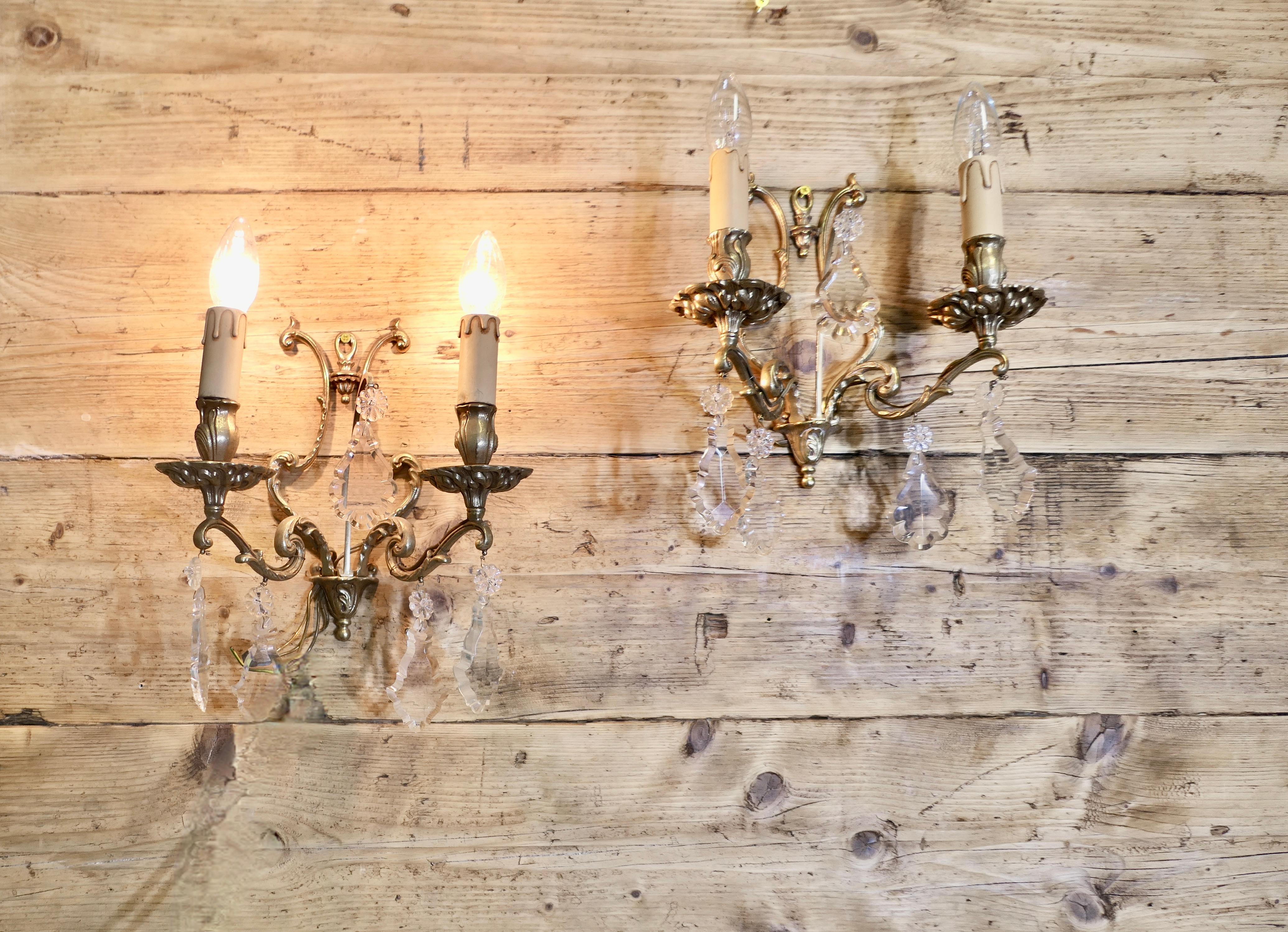 Metà XX secolo Una coppia di  Lampadari a parete gemelli, applique gemelle  Sono molto belli in vendita