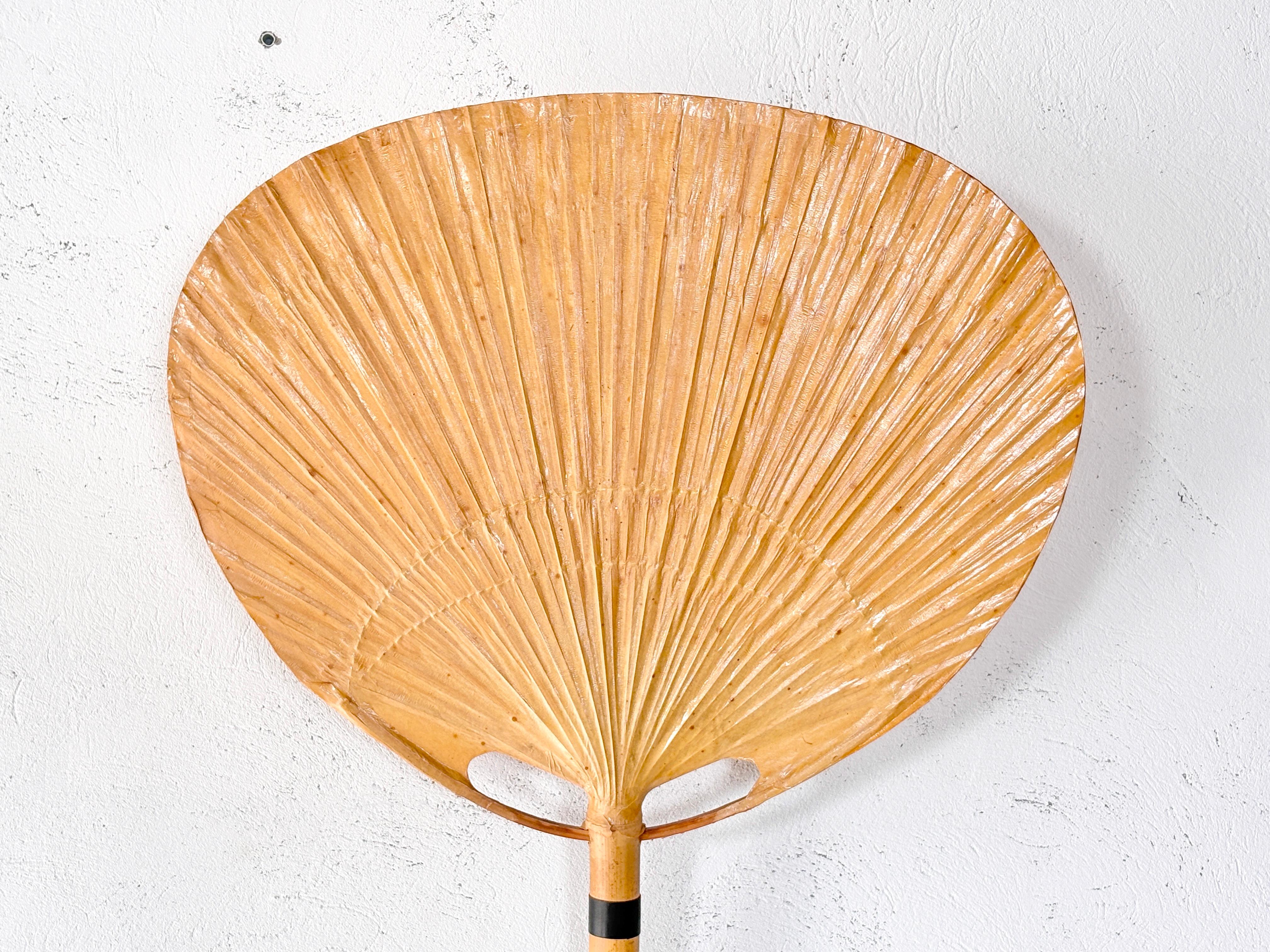 Paire d'appliques Uchiwa conçues par Ingo Maurer pour M Design, 1973 en vente 3