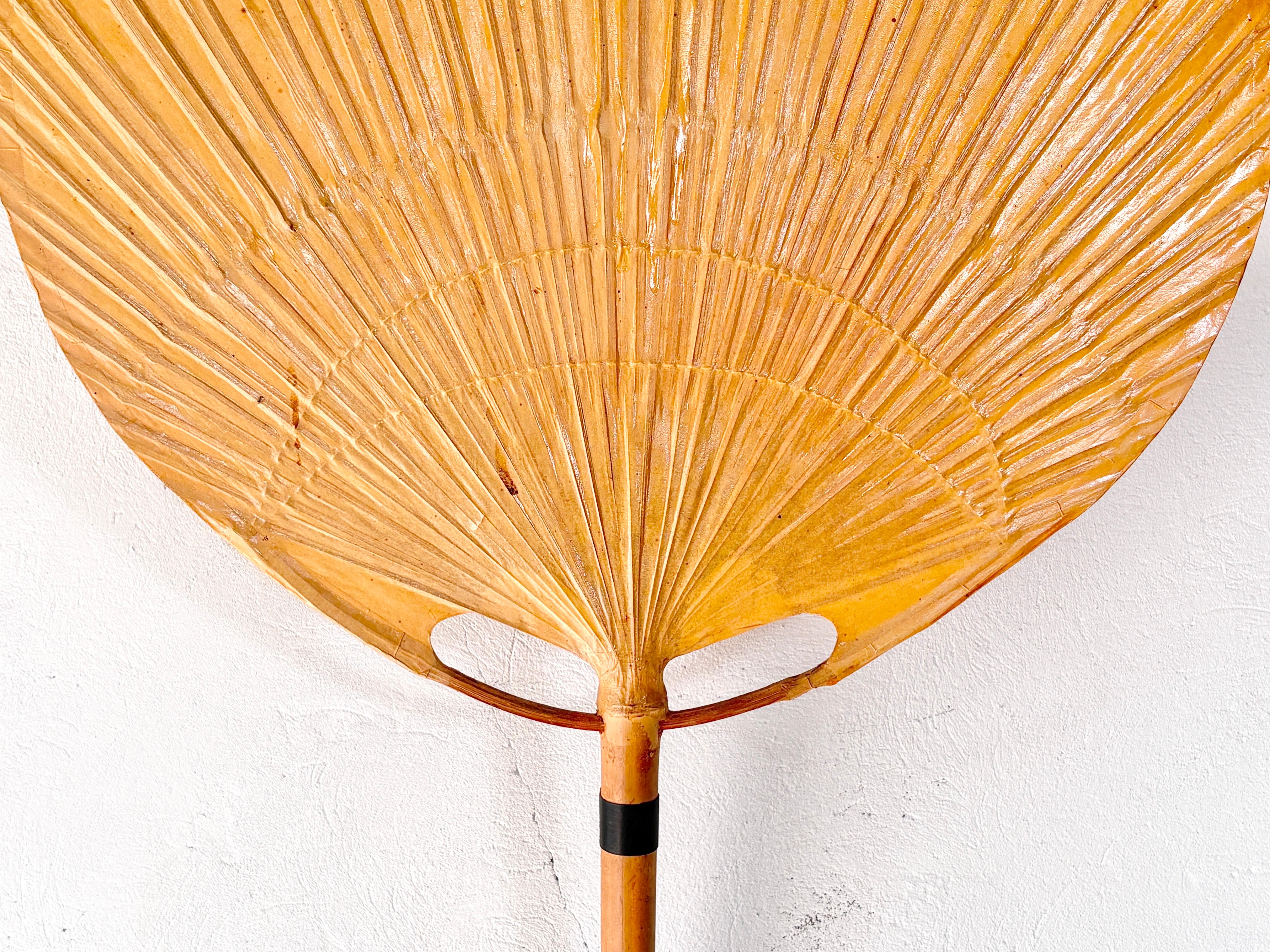 20ième siècle Paire d'appliques Uchiwa conçues par Ingo Maurer pour M Design, 1973 en vente