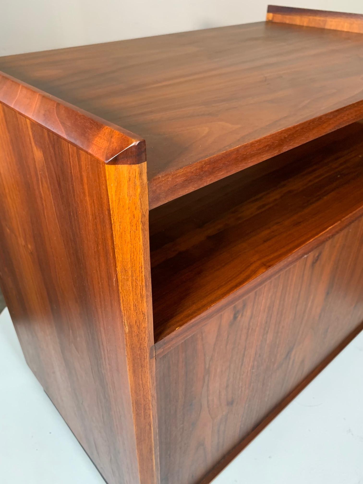 Pair of Unusual End Tables by Jack Cartwright for Founders in Walnut In Good Condition In St.Petersburg, FL