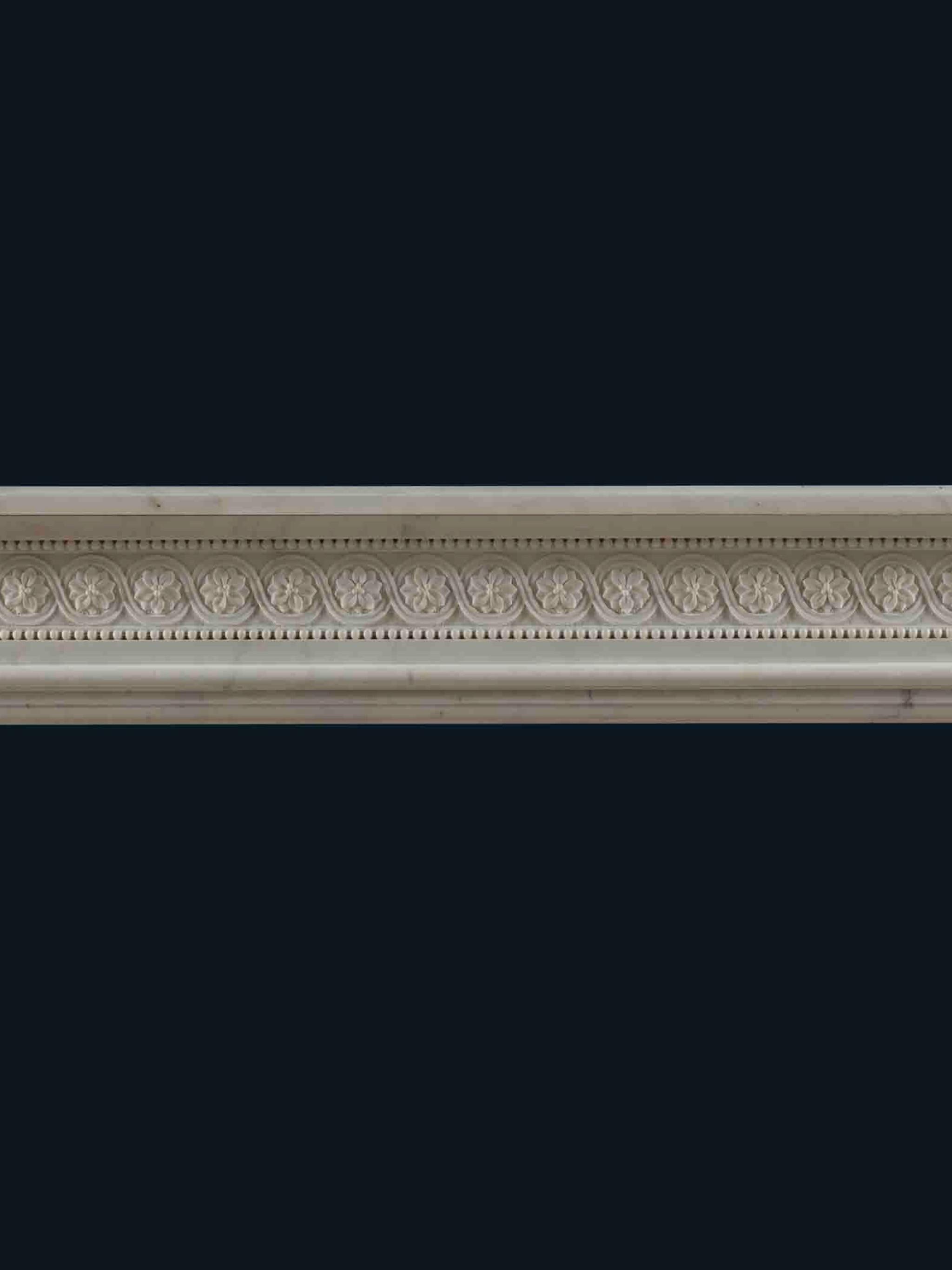 Français Paire de très grandes cheminées Louis XVI en marbre statuaire pur en vente