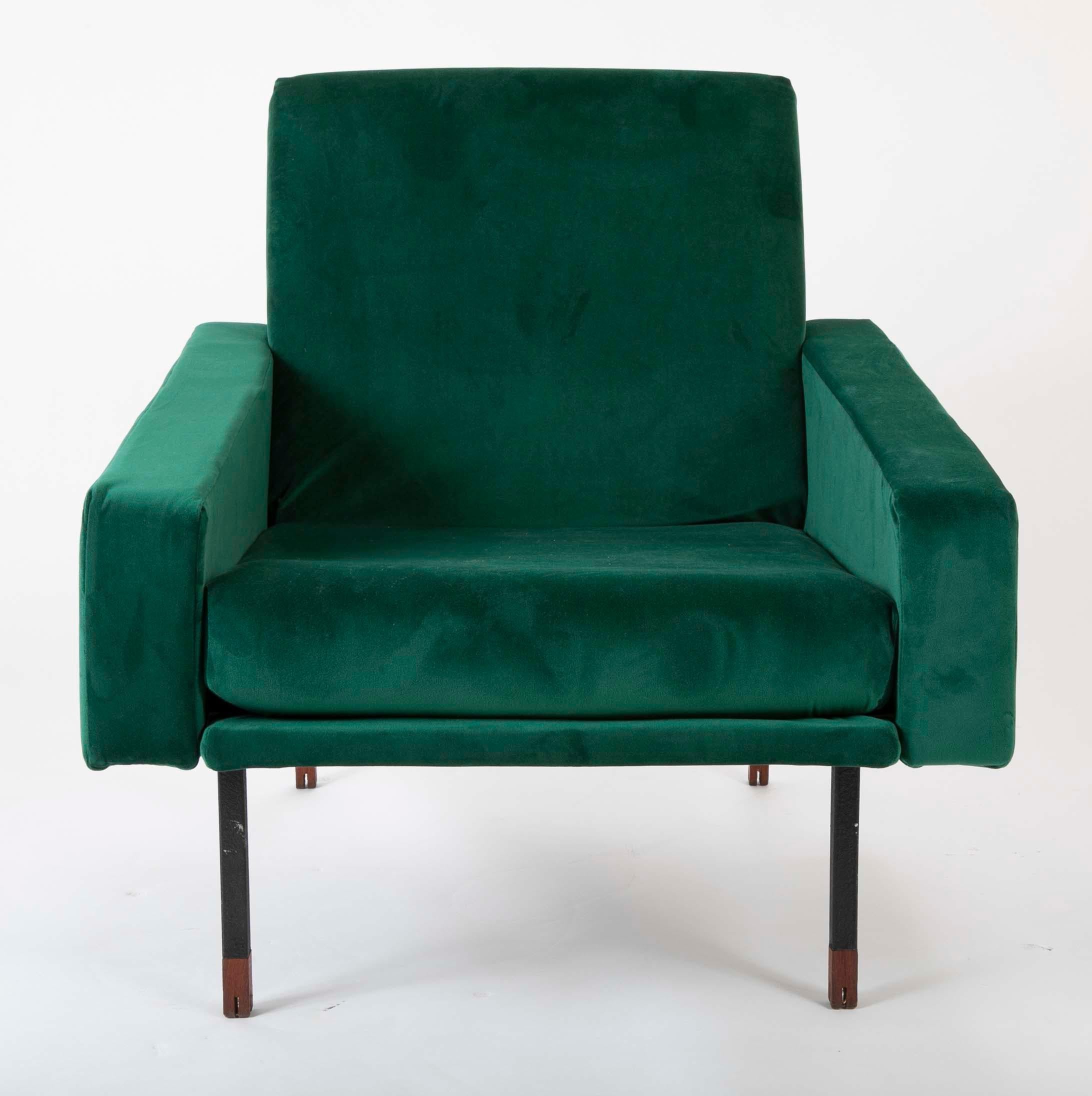 European Pair of Upholstered Italian Midcentury Armchairs with Walnut Tipped Legs For Sale