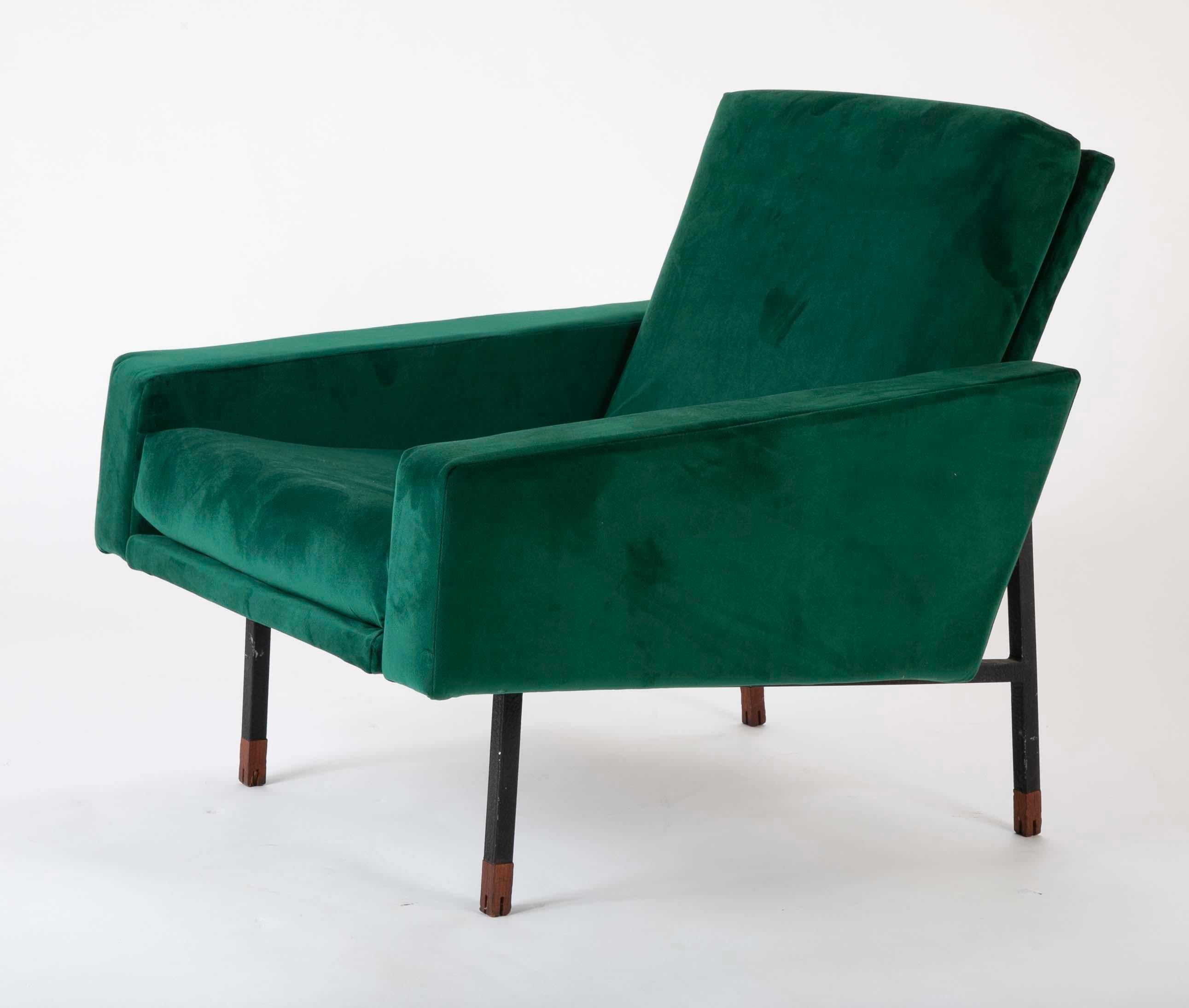 Mid-20th Century Pair of Upholstered Italian Midcentury Armchairs with Walnut Tipped Legs For Sale