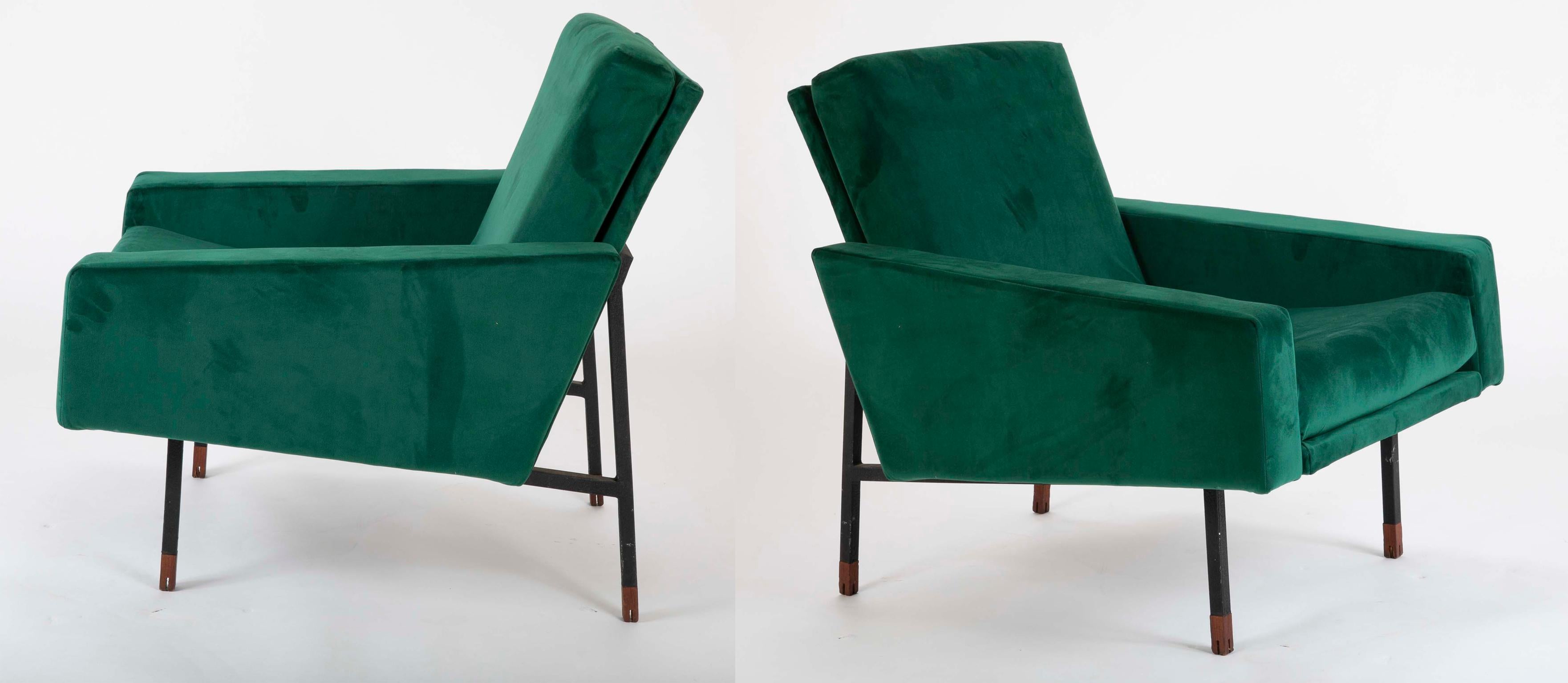 Pair of Upholstered Italian Midcentury Armchairs with Walnut Tipped Legs For Sale 3