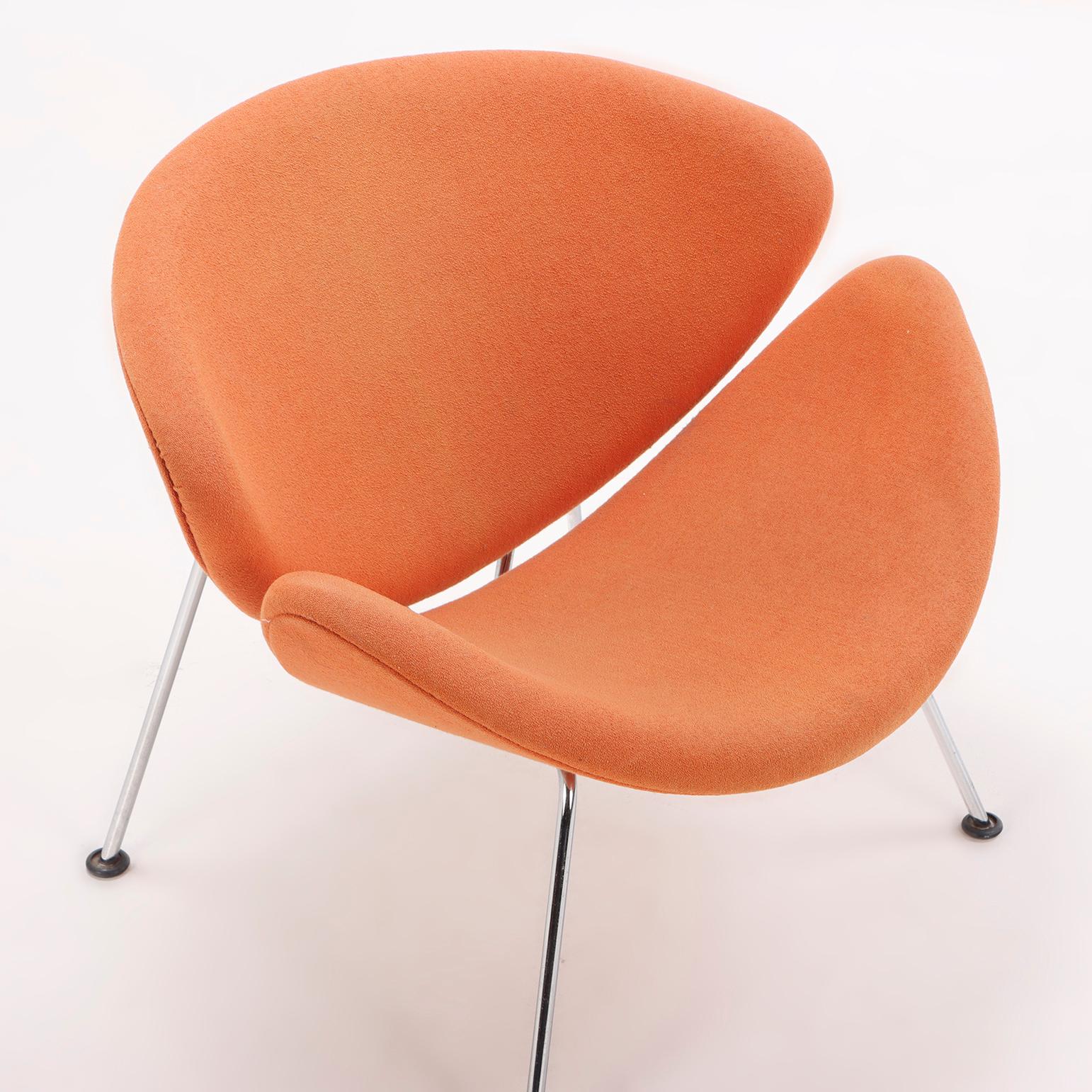 A pair of upholstered Pierre Paulin style upholstered chrome orange slice chairs In Good Condition For Sale In Philadelphia, PA