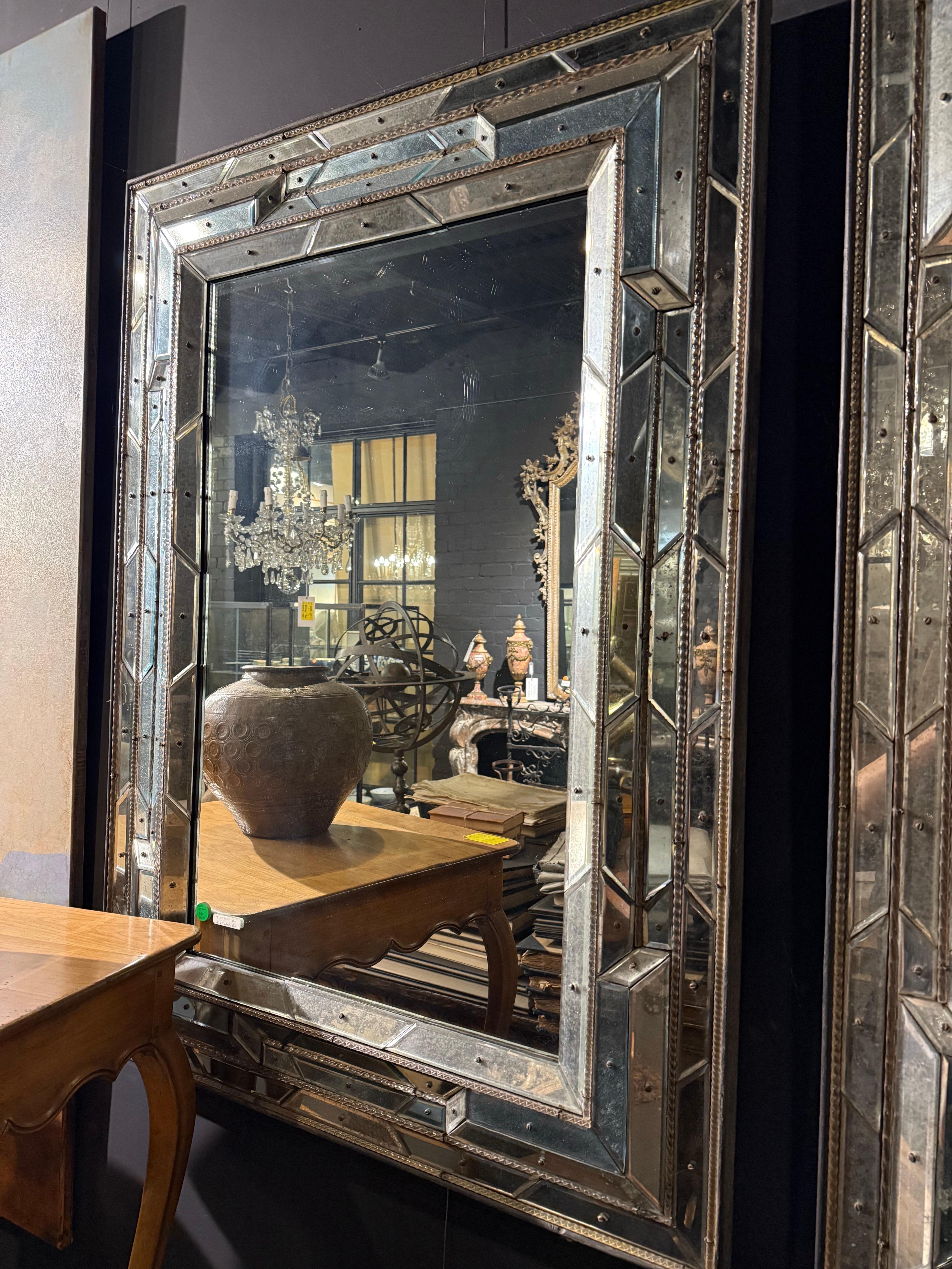 Paire de miroirs vénitiens à façade coussin, 19ème siècle en vente 2