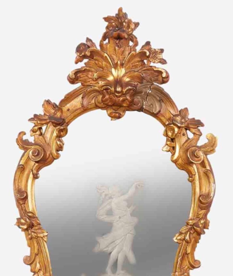Pair of Venetian Rococo Giltwood Wall Mirrors For Sale 2