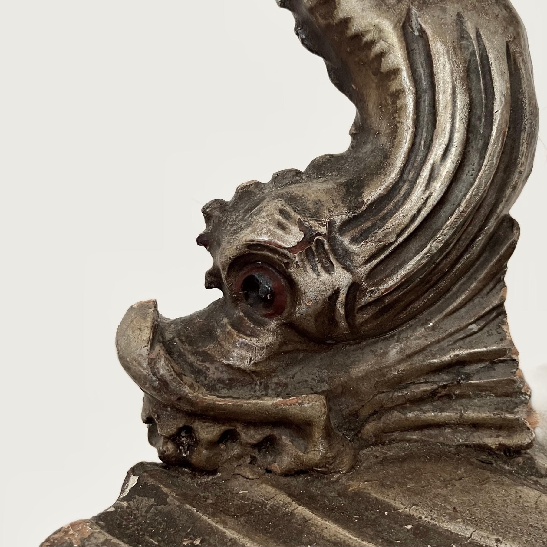 Pareja de sillones de gruta venecianos plateados y dorados atribuidos a Pauly et Cie siglo XIX en venta