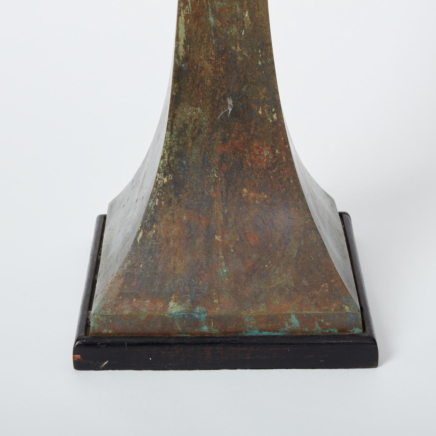 Ein Paar Stehlampen aus Verdigris von Stewart Ross James für Hansen (Moderne) im Angebot