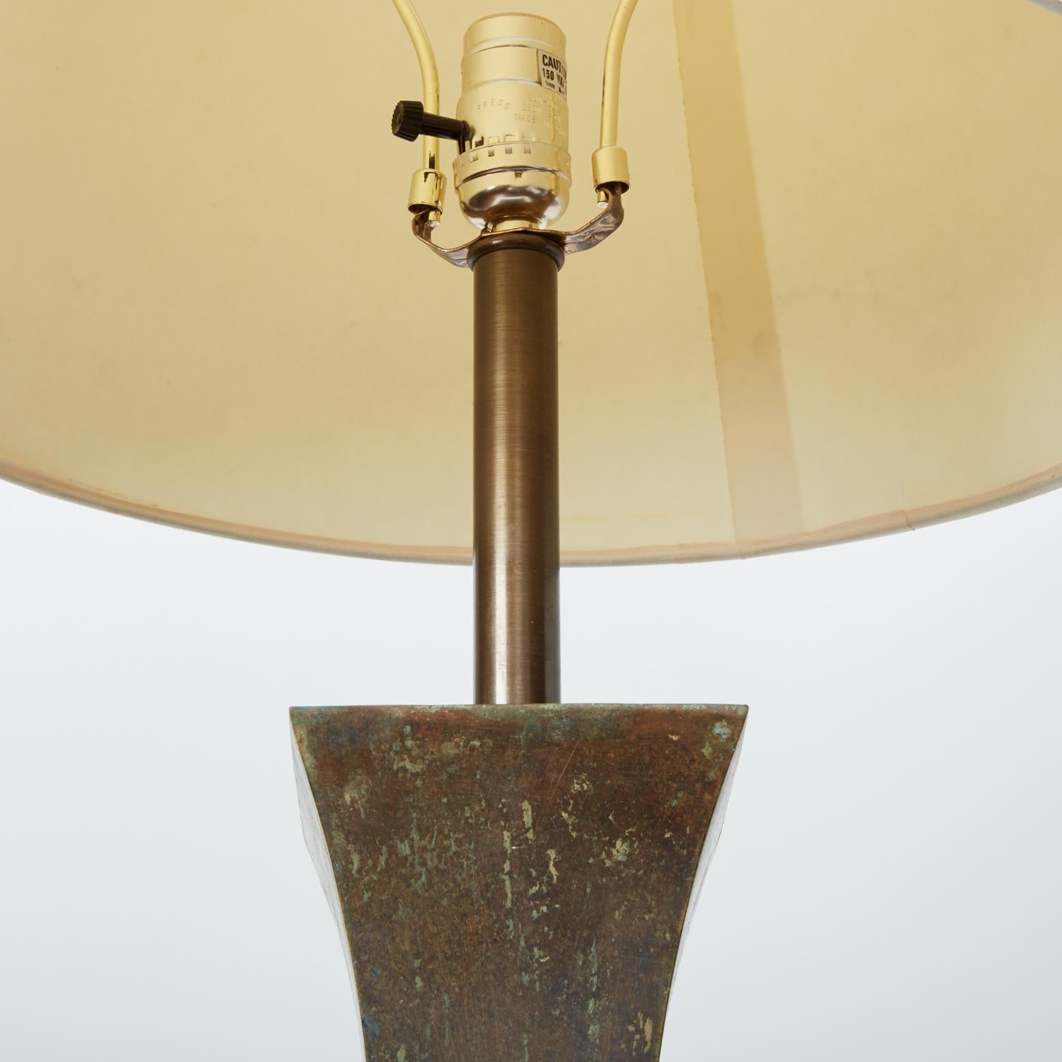Nord-américain Paire de lampes sur pied en verdigris de Stewart Ross James pour Hansen en vente