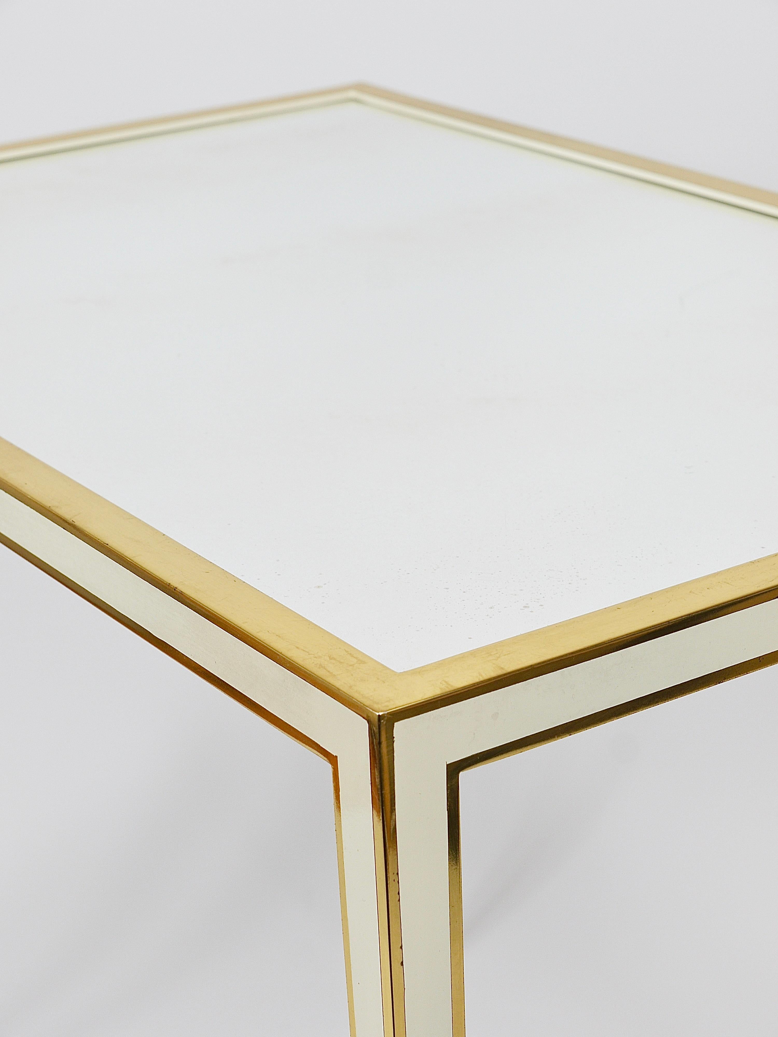 Laqué Paire de tables en laiton et miroir blanc de Vereinigte Werkstätten, Allemagne, années 1970 en vente