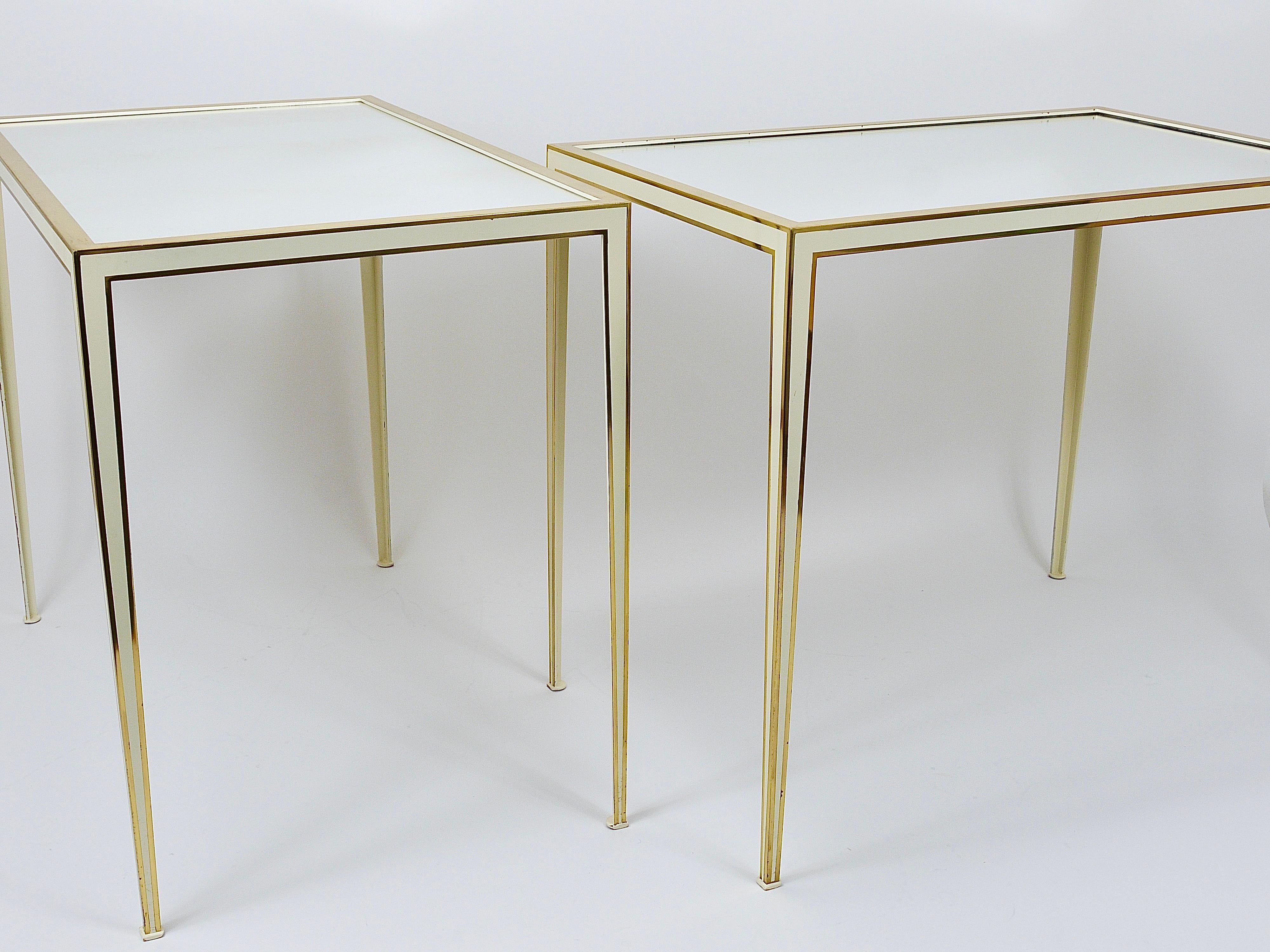 Laiton Paire de tables en laiton et miroir blanc de Vereinigte Werkstätten, Allemagne, années 1970 en vente