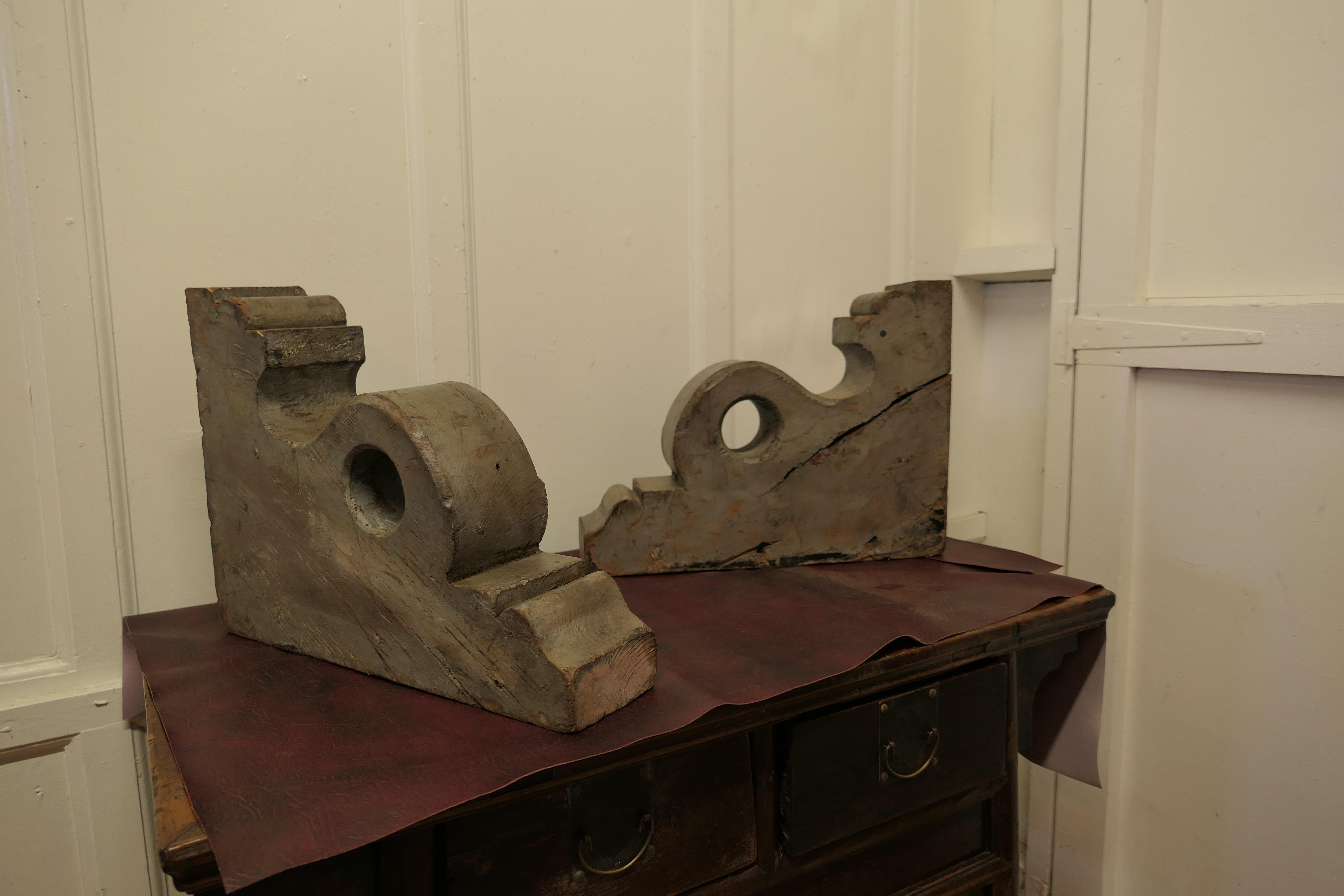 Pair of Very Large Painted Wall Brackets For Sale 1