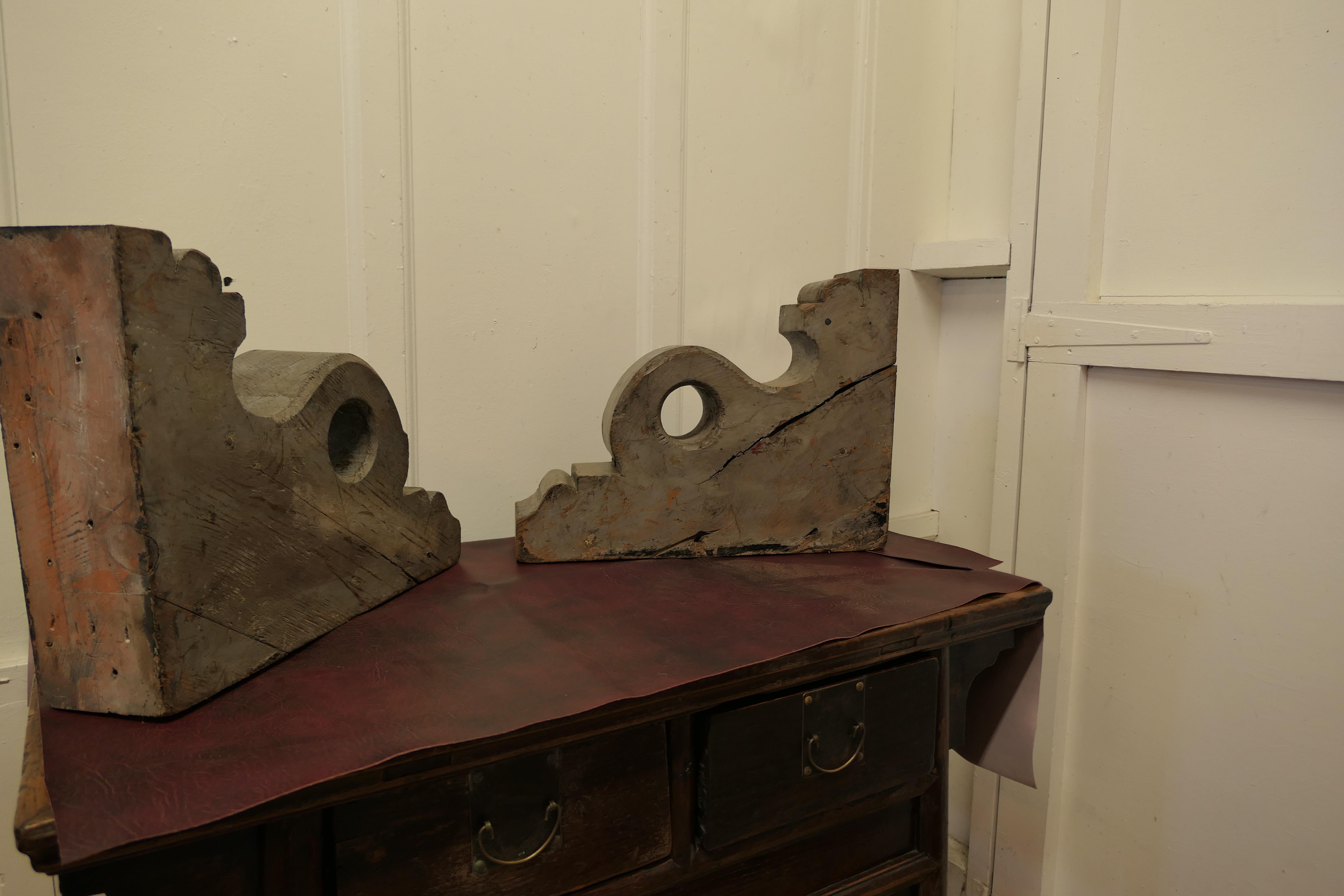 Pair of Very Large Painted Wall Brackets For Sale 2
