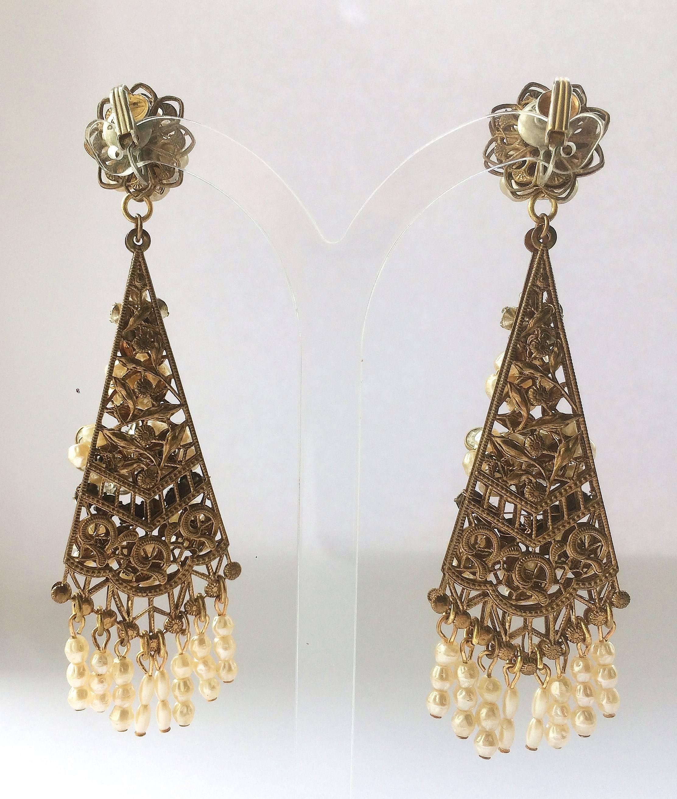Baroque A pair of very long pearl and paste drop earrings, Robert de Mario, USA, 1950s For Sale