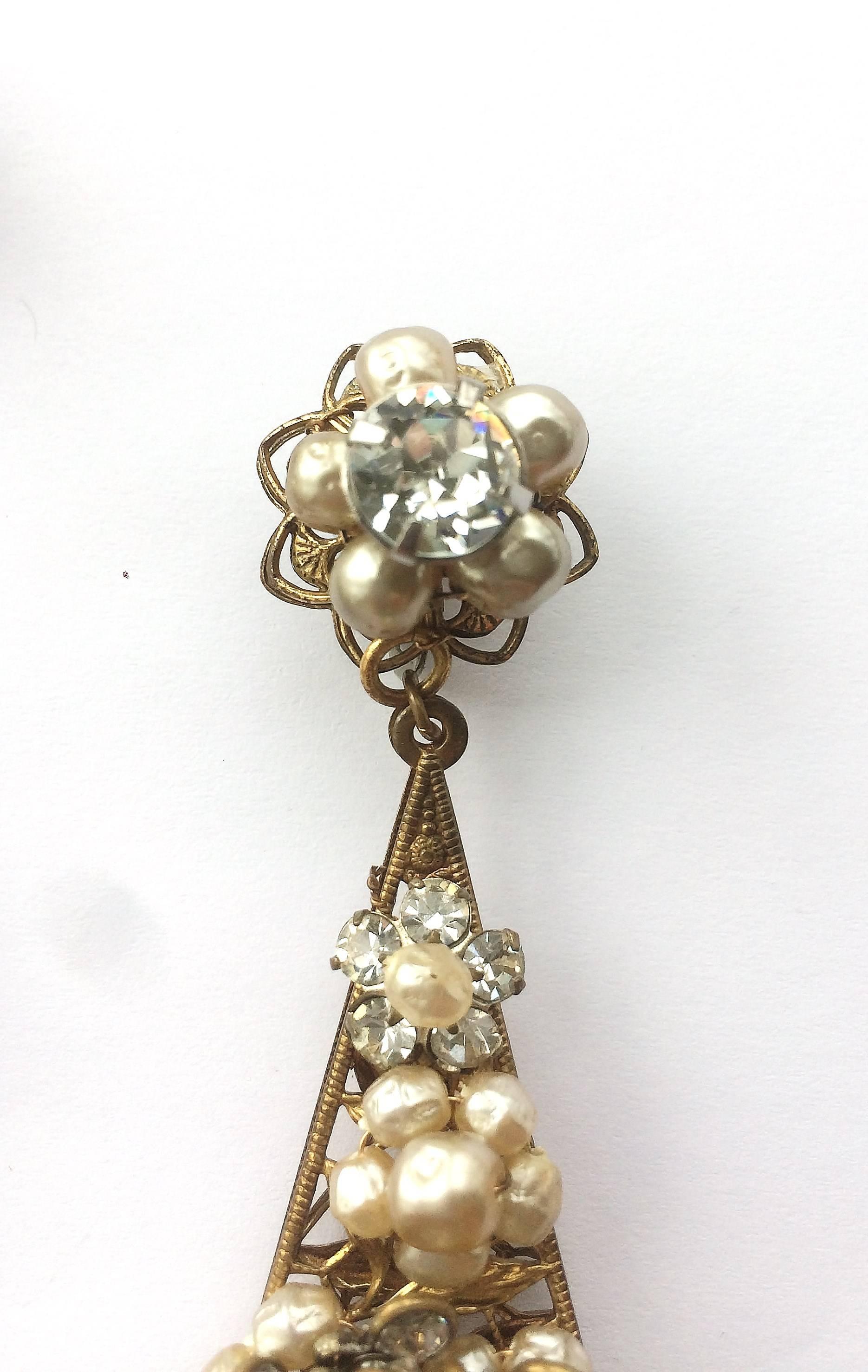 Ein Paar sehr lange tropfenförmige Perlen- und Paste-Ohrringe, Robert de Mario, USA, 1950er Jahre im Angebot 3