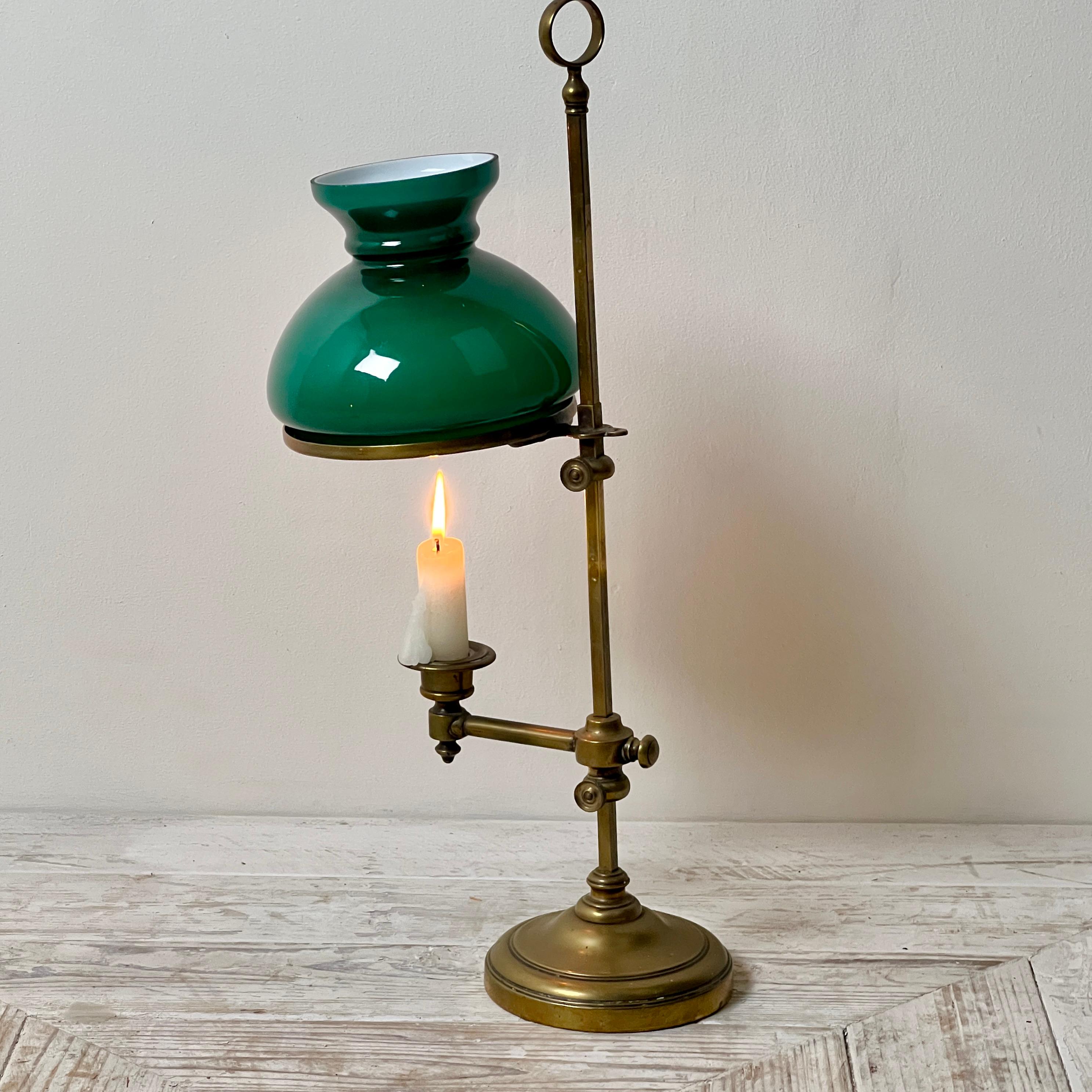A Pair Of Victorian Adjustable Brass Student's Candle Lamps In Good Condition In London, GB