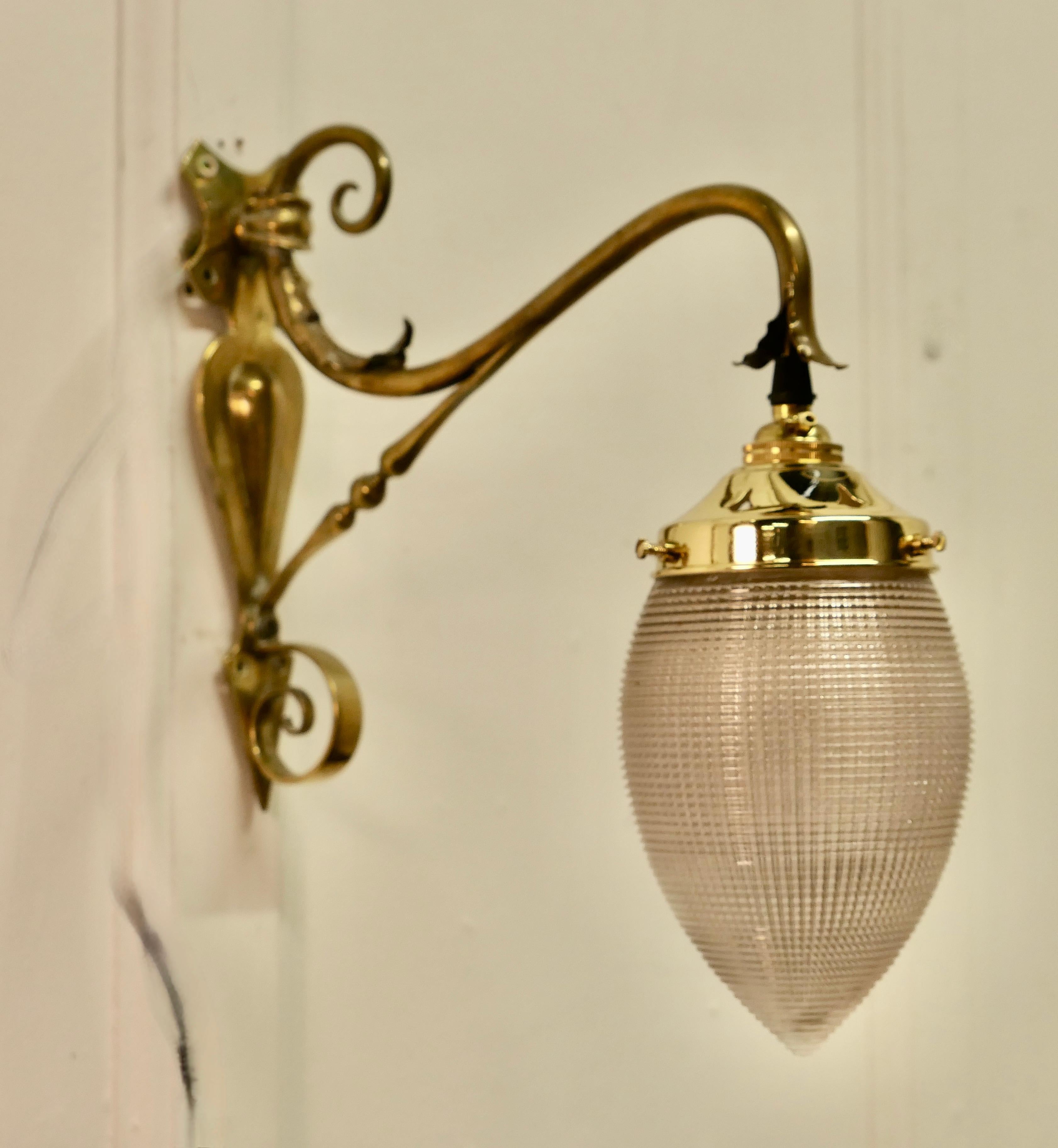 Pair of Victorian Arts and Crafts Brass Swan Neck Wall Lights In Good Condition In Chillerton, Isle of Wight