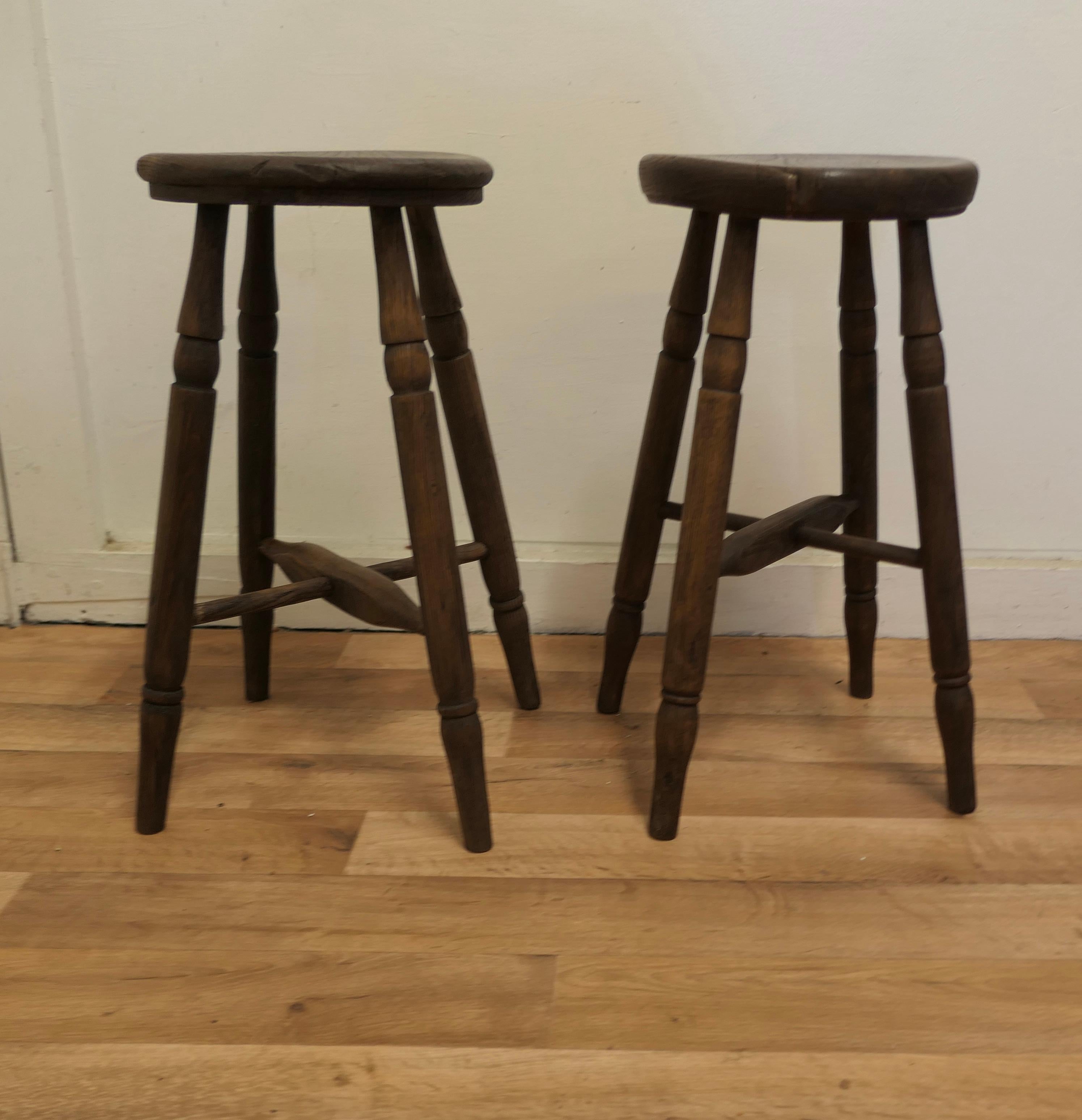 19th Century Pair of Victorian Ash and Elm Farmhouse Kitchen Stools For Sale