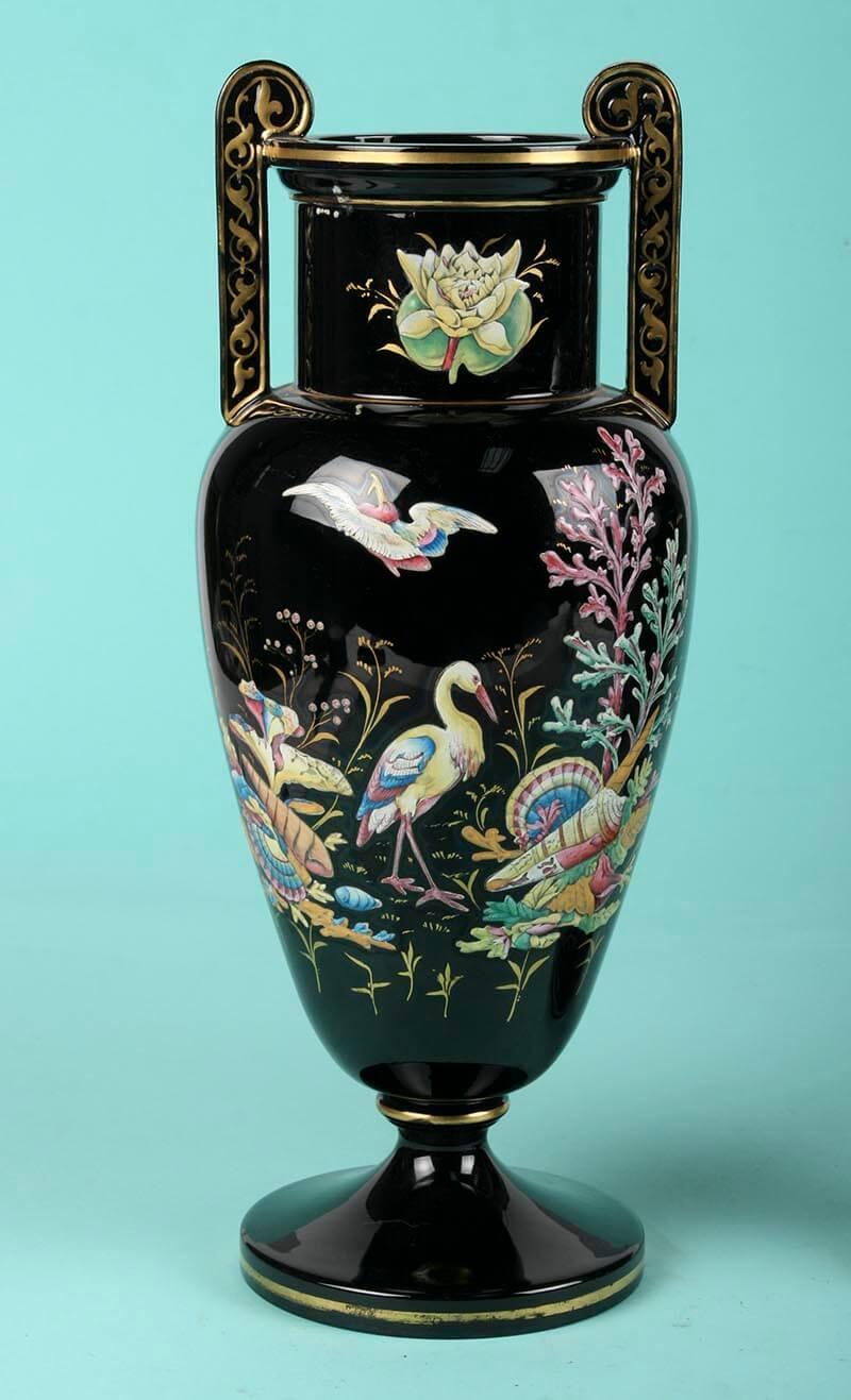 Paar viktorianische schwarze Vasen mit Emaillefarbe, England (Viktorianisch) im Angebot