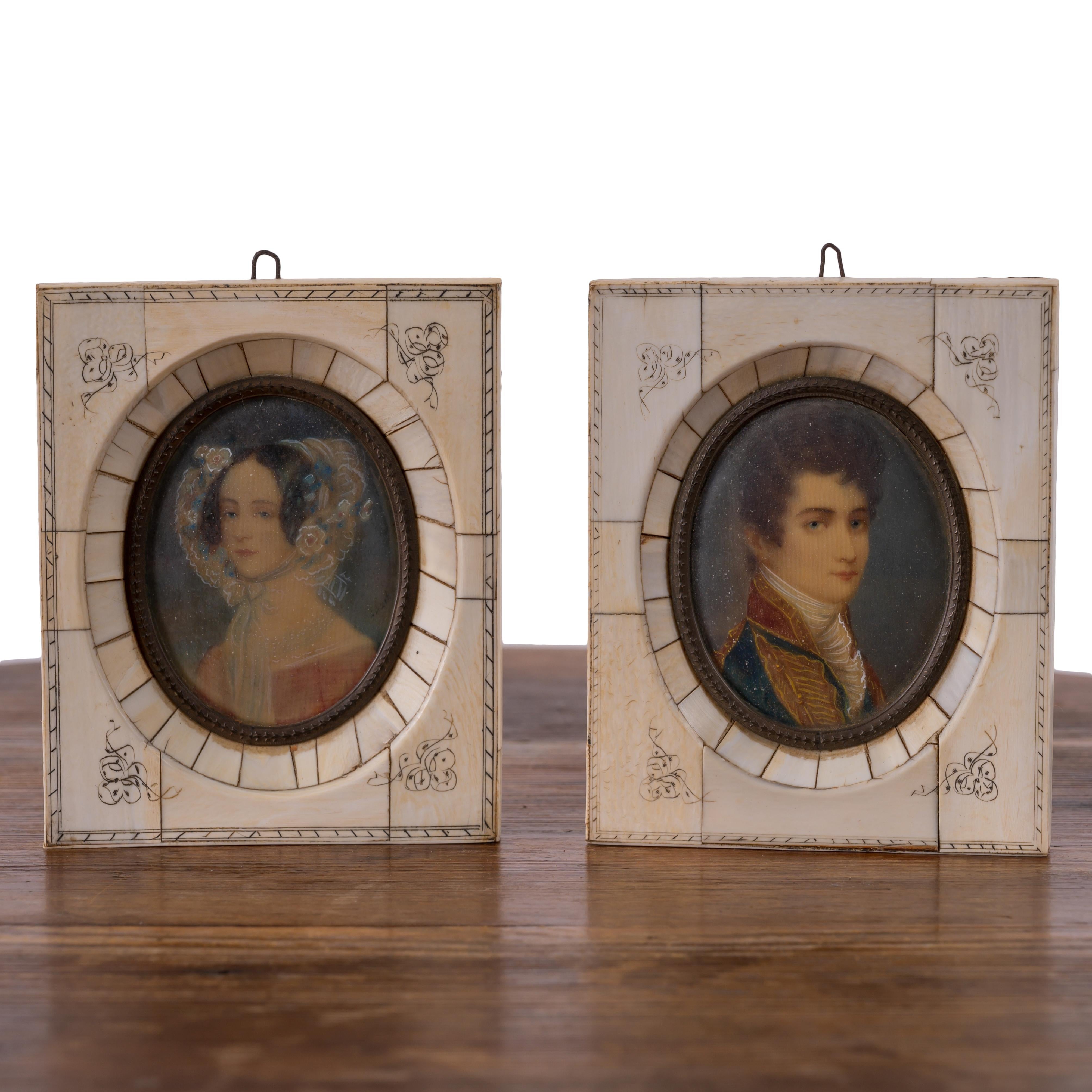 Un par de cuadros victorianos en miniatura en marcos de hueso, hacia 1890.

mira: 2 ¼ por 3 pulgadas
marco: 4 por 5 pulgadas

