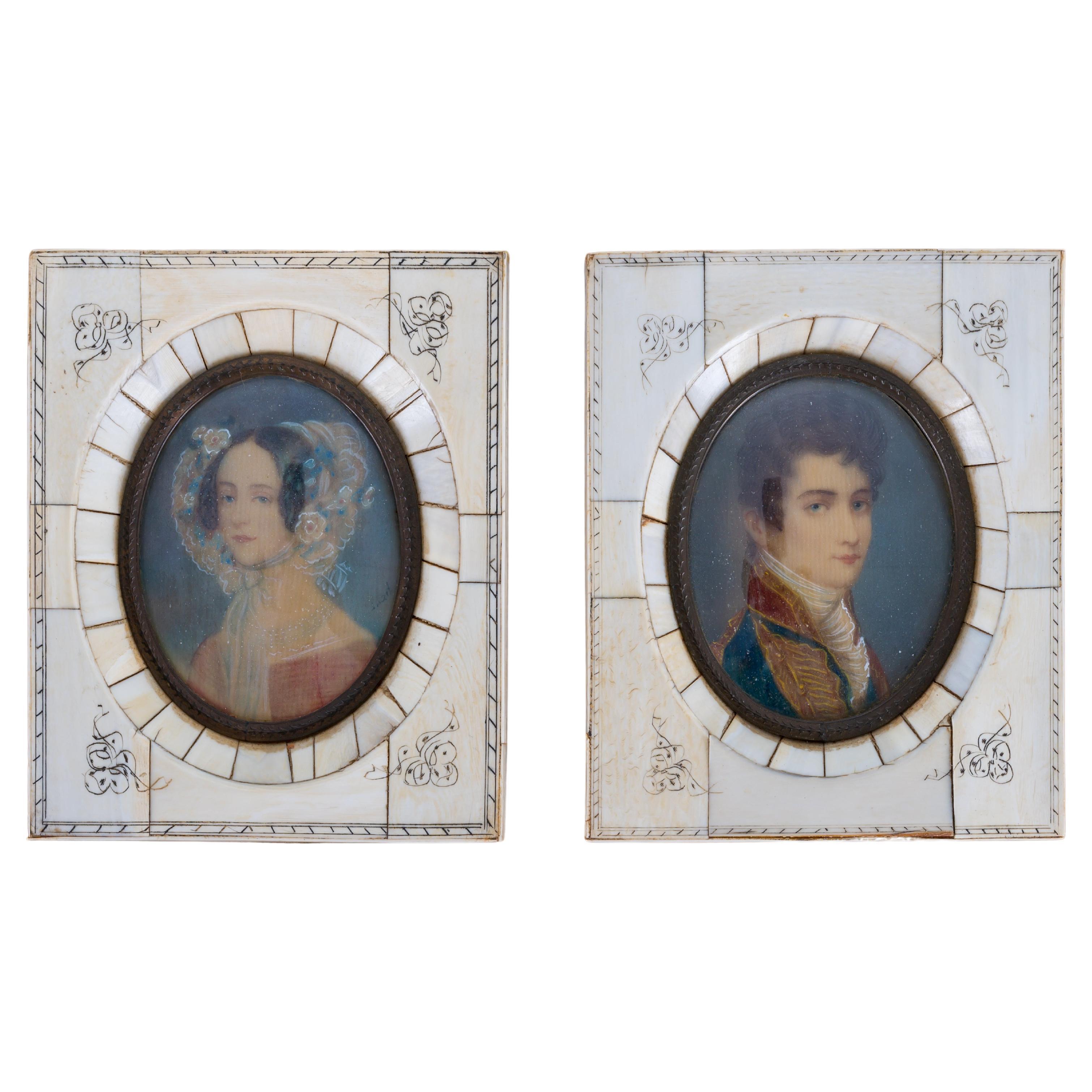 Un par de pinturas victorianas en miniatura de hueso
