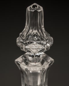 Zwei viktorianische Glaskaraffen mit eingravierten Tafeln mit fruchtigen Weinreben