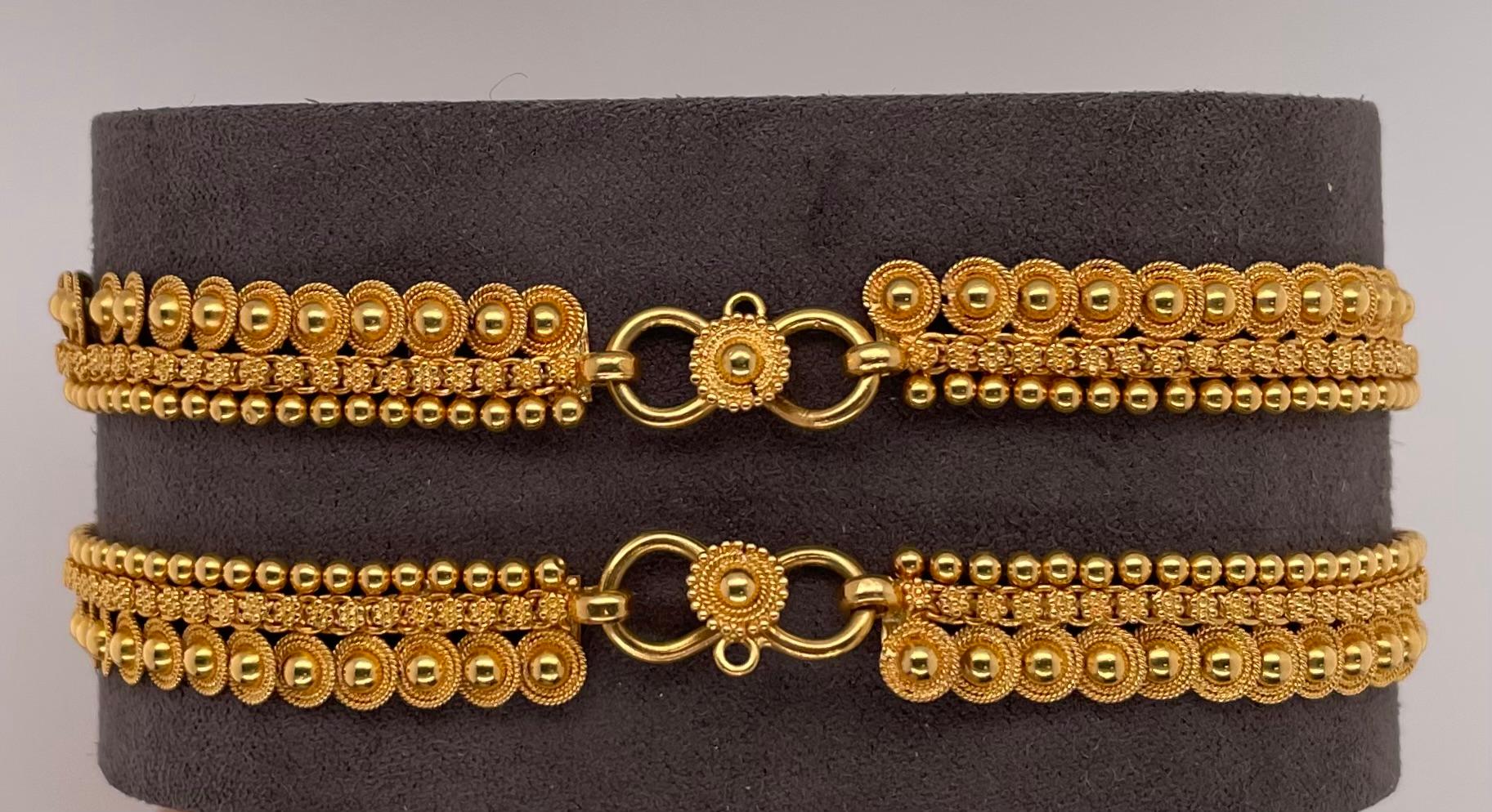 Un paio di bracciali o cavigliere in oro vittoriano in oro giallo 22 carati In condizioni buone in vendita a Manhasset, NY