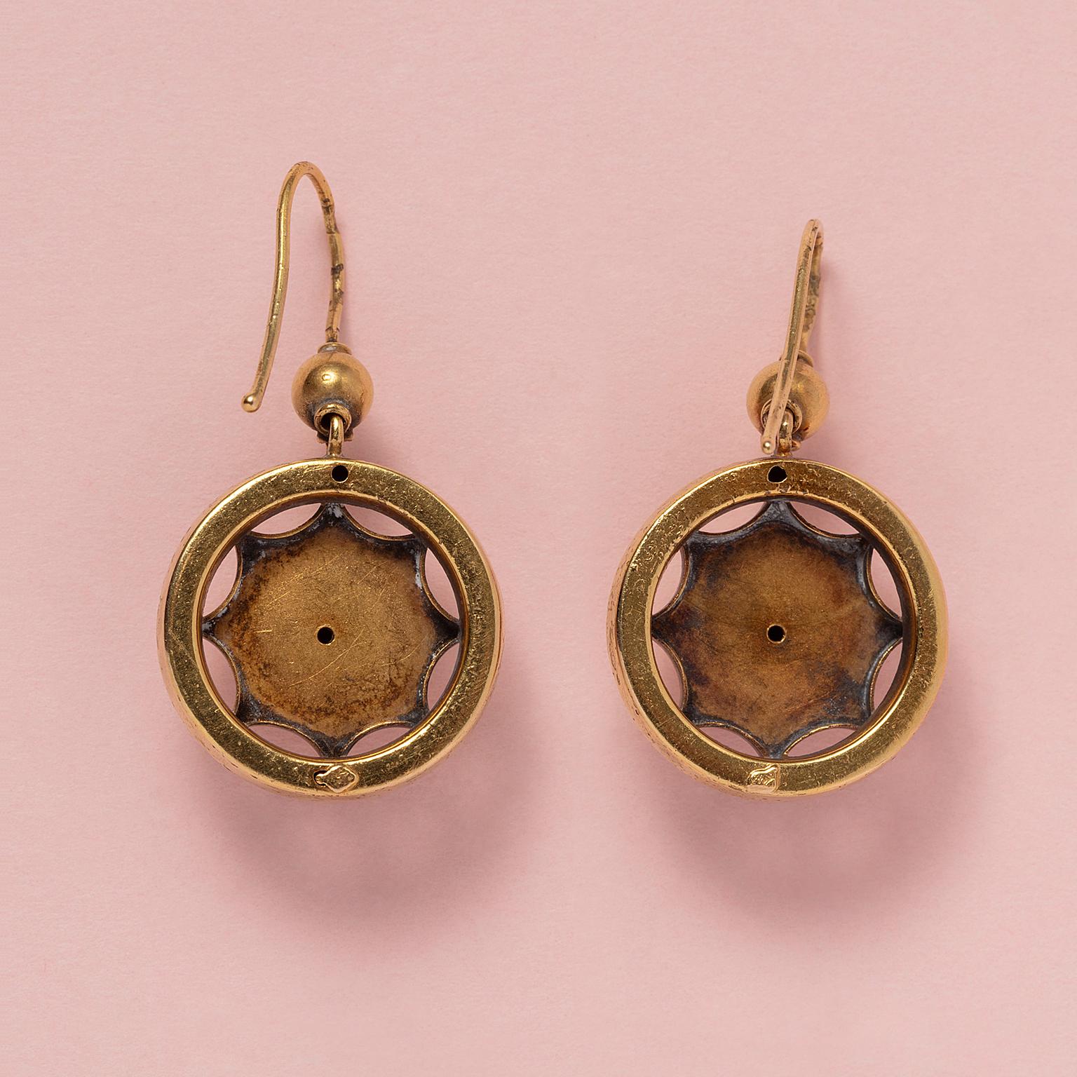 A pair of Victorian Gold Earrings In Good Condition For Sale In Amsterdam, NL