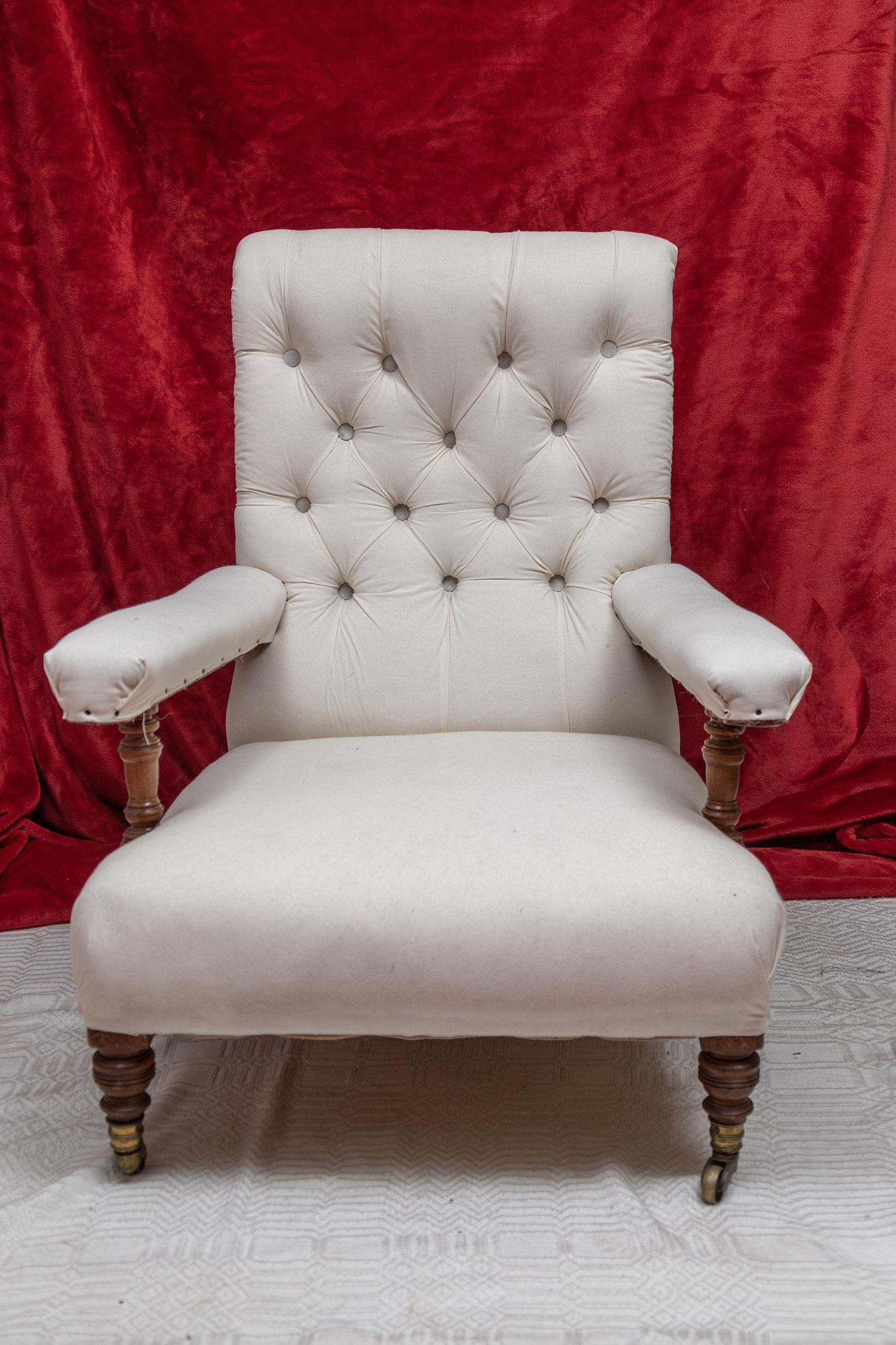 English A Pair of Victorian Howard and Sons Open Armchairs, Circa 1900 For Sale