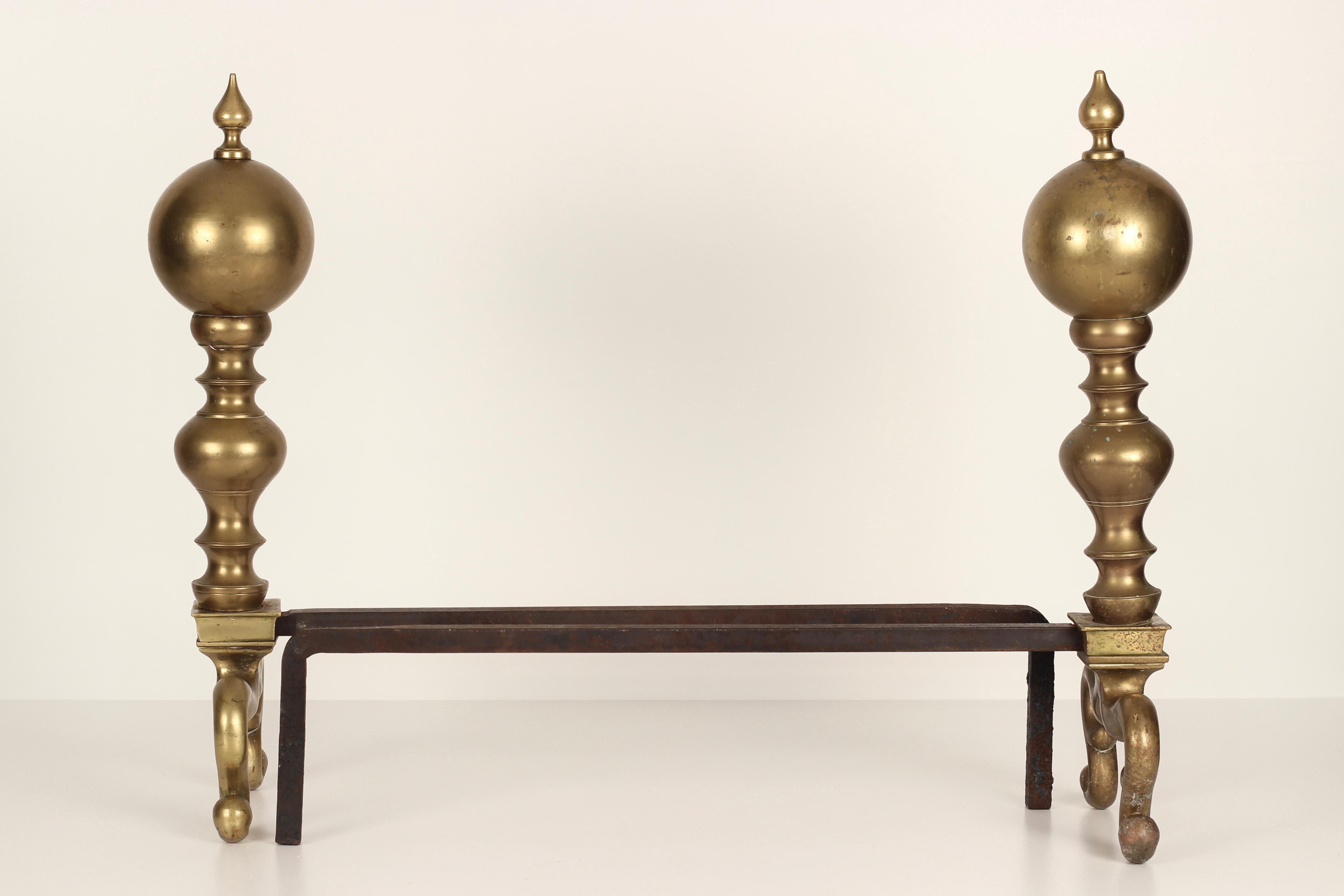 Pair of Victorian Late 19th / Early 20thC Brass Fire Dogs or Andirons In Good Condition For Sale In London, GB