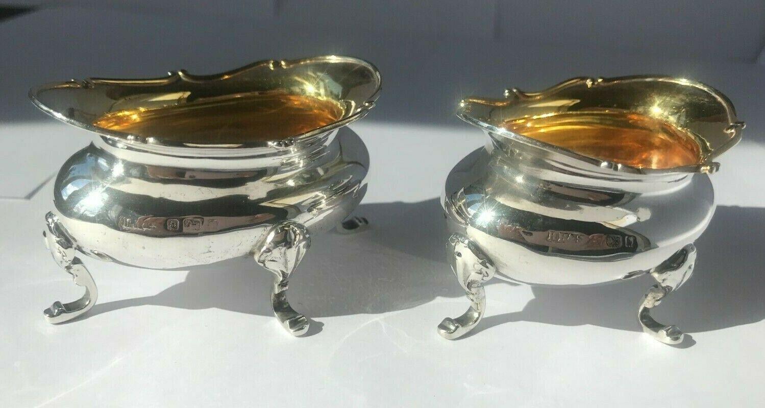 A Pair of Victorian Sterling Silver Salt Dips/Salt Cellars by Henry Hobson, 1897 In Good Condition For Sale In London, GB