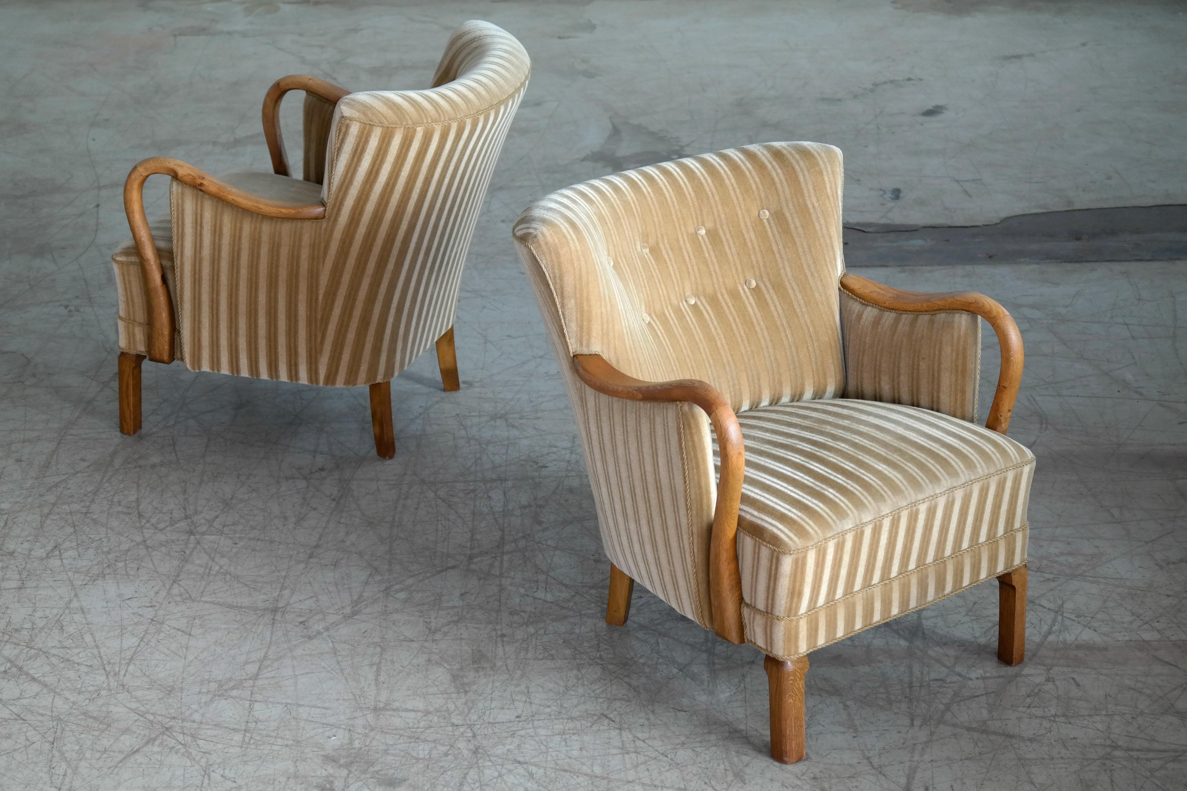 Pair of Viggo Boesen Attributed Danish Lounge Chairs in Oak and Mohair, 1940s 7