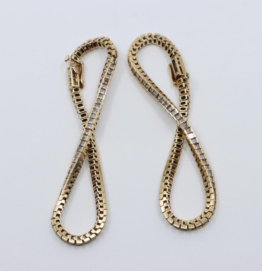 A Pair of Vintage 14K Gold Diamond Bracelets In Good Condition For Sale In Flushing, NY