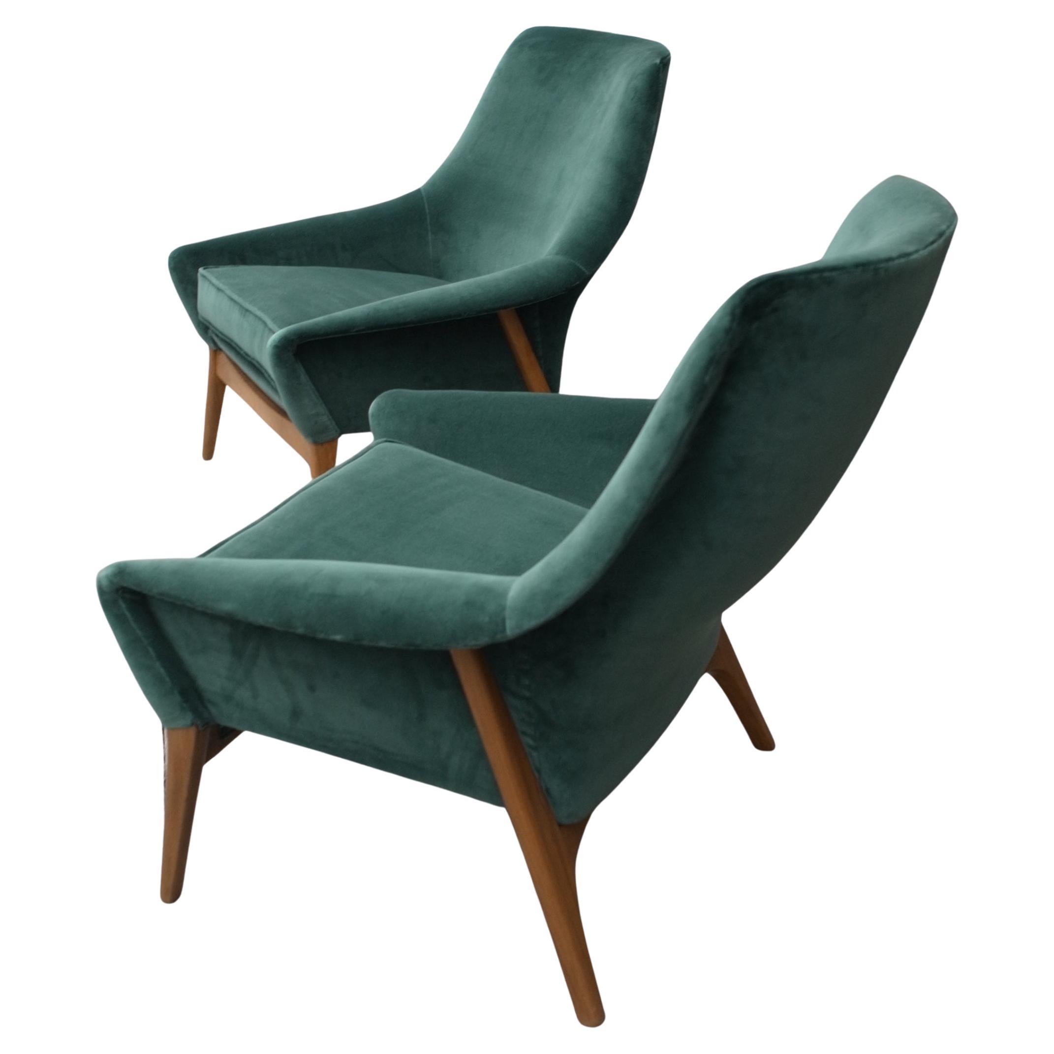 British Green Armchair covered with Velvet For Sale at 1stDibs green