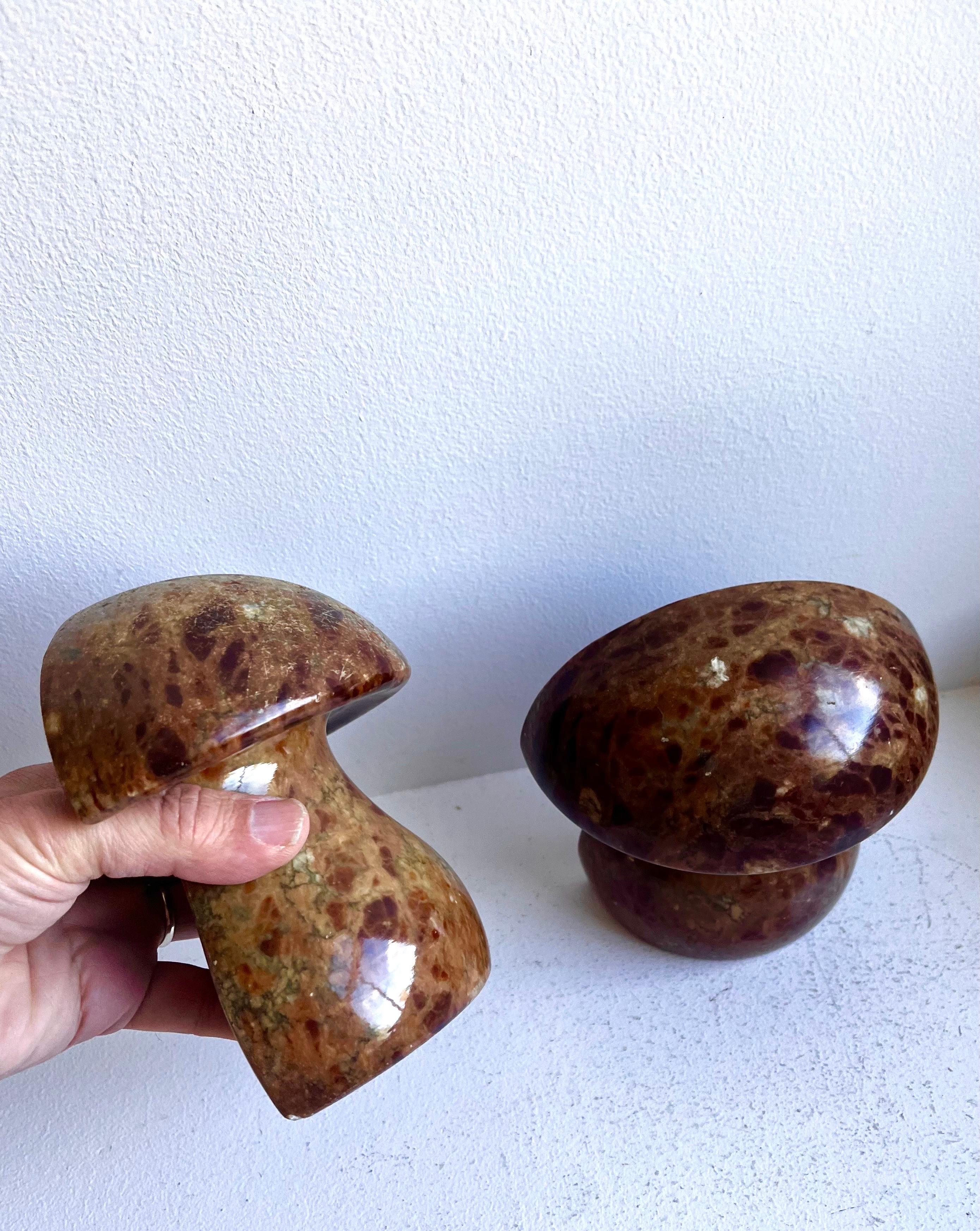 Coppia di fermalibri d'epoca a fungo in alabastro, Italia, c.C. 1960 in vendita 3