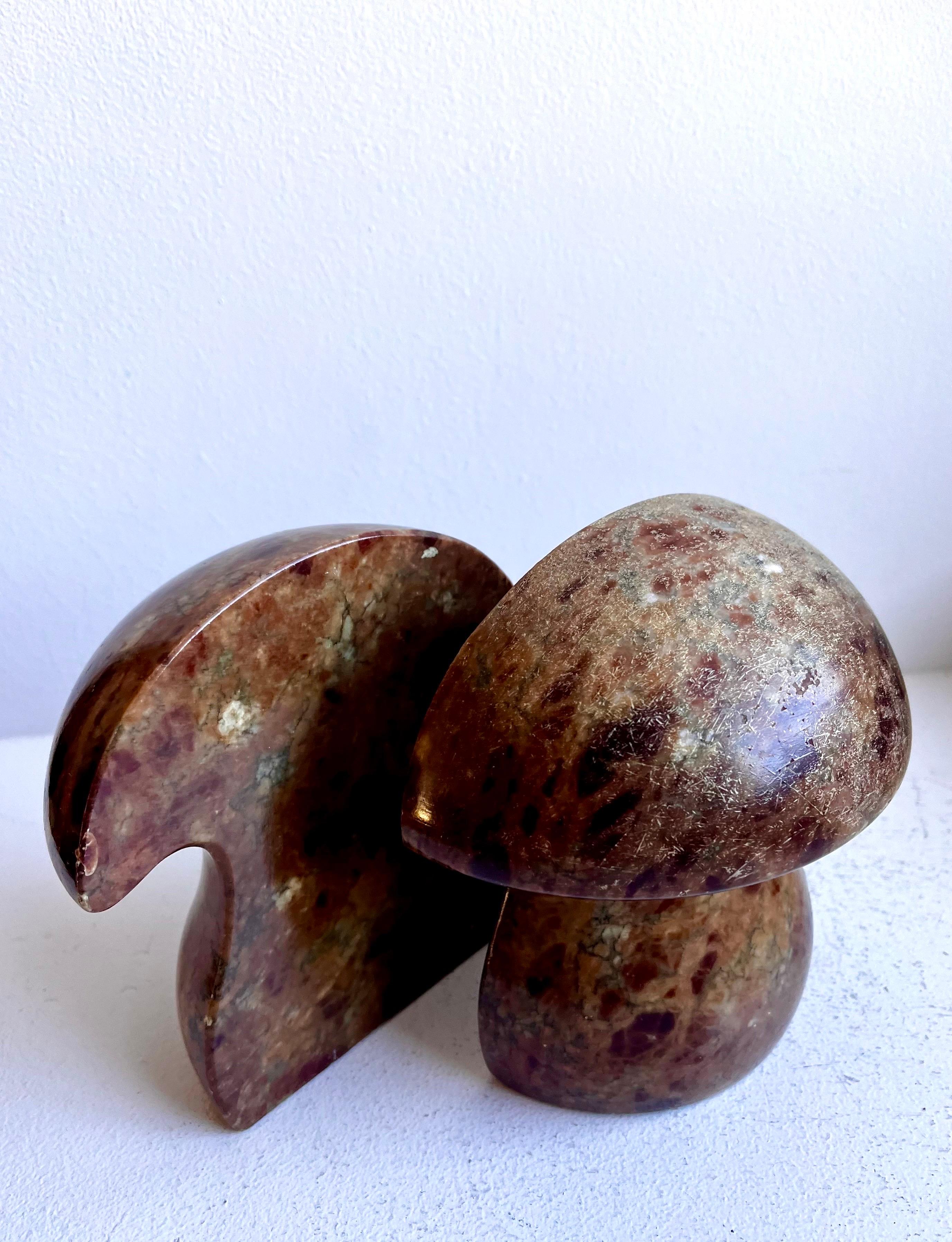 XX secolo Coppia di fermalibri d'epoca a fungo in alabastro, Italia, c.C. 1960 in vendita