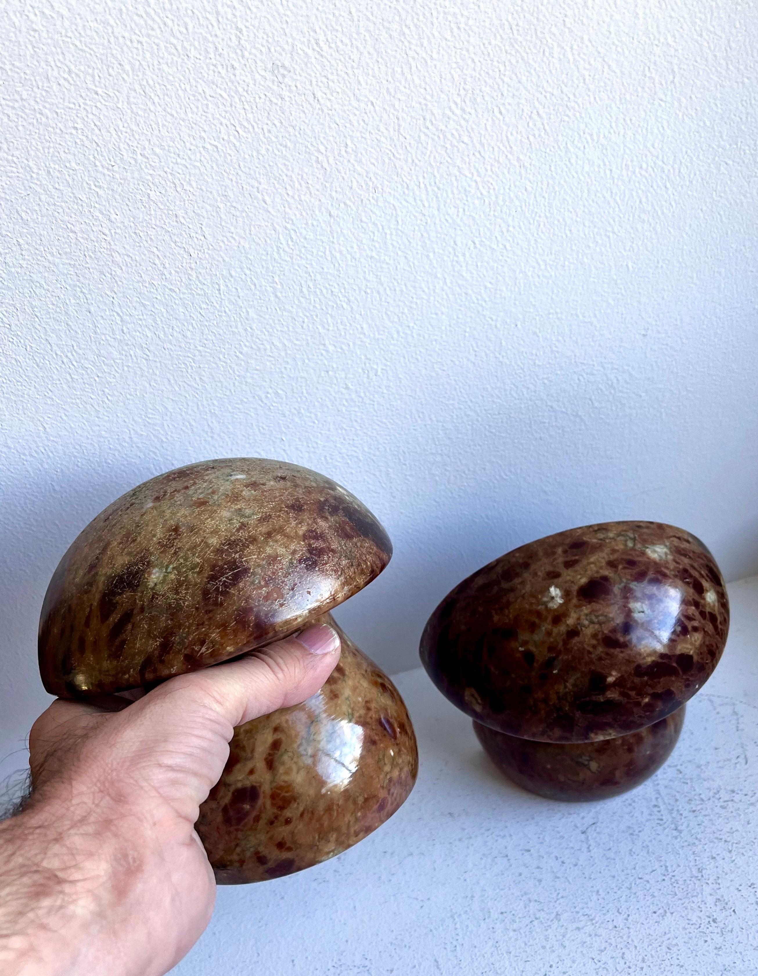 Coppia di fermalibri d'epoca a fungo in alabastro, Italia, c.C. 1960 in vendita 2