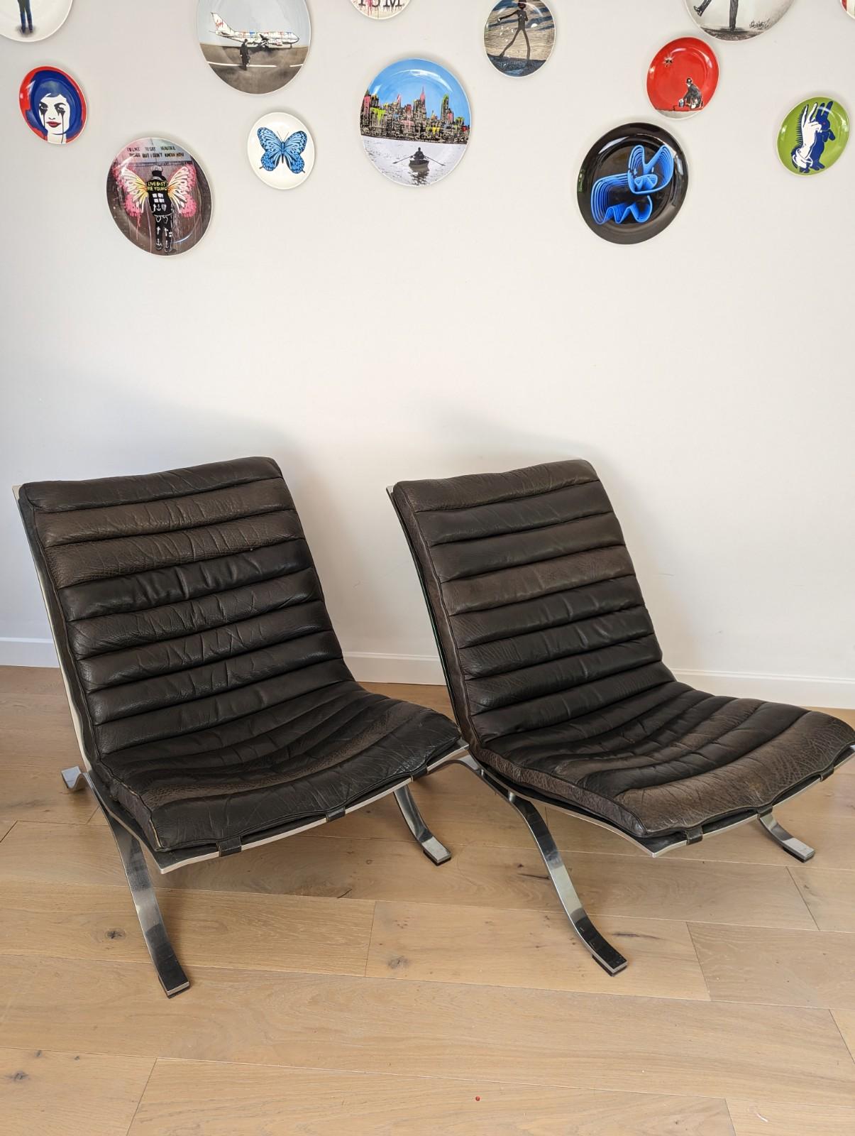 Pair of Vintage Arne Norrell 'Ari' Chairs for Mobel Ab in Black Leather In Good Condition In Tunbridge Wells, GB