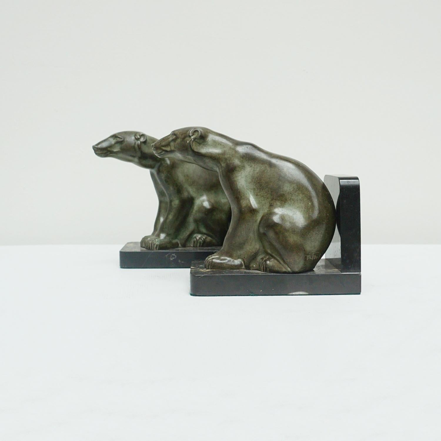 Pair of Vintage Art Deco Polar Bear Bookends, Circa 1930 In Good Condition In Forest Row, East Sussex