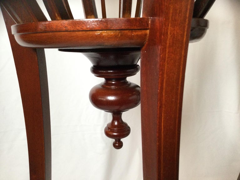 Pair of Vintage Baker Mahogany Plant Stands For Sale at 1stDibs