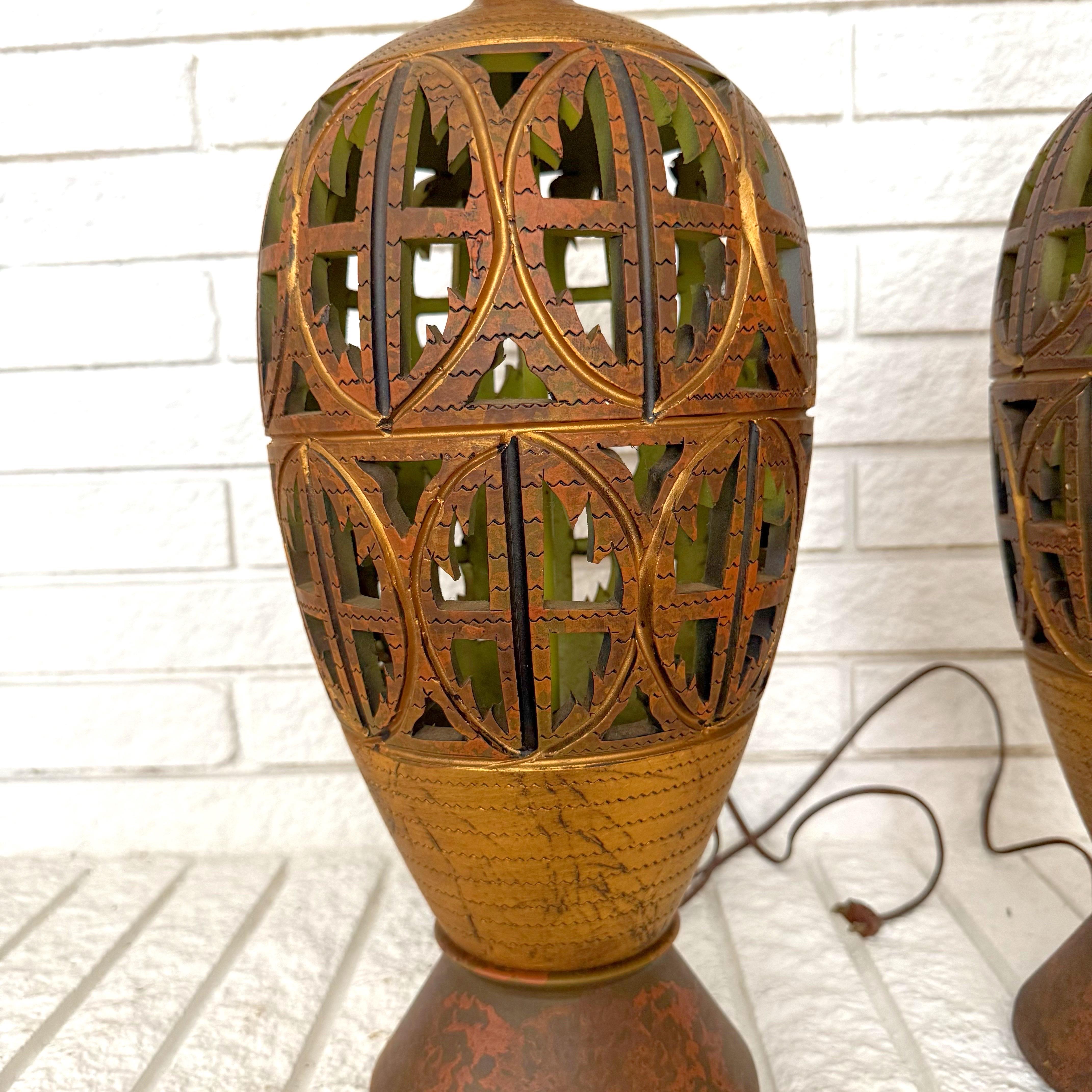 A pair of Vintage Boho Reticulated Palm Frond Ceramic Table Lamps In Good Condition In Charleston, SC