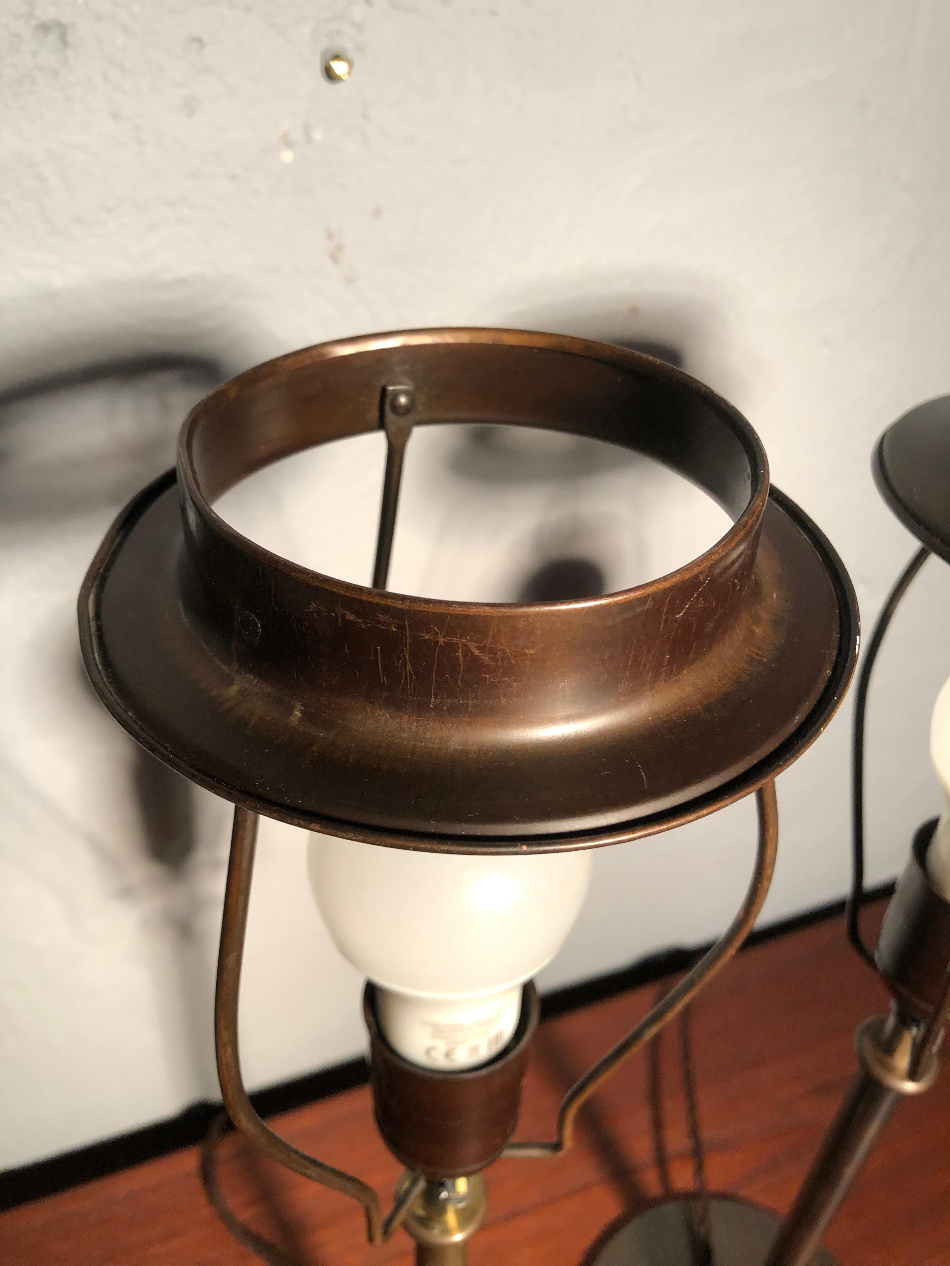 Paire de lampes de bureau vintage en laiton par Fog & Mrup, fabricants de lampes de bureau des années 1940 en vente 8