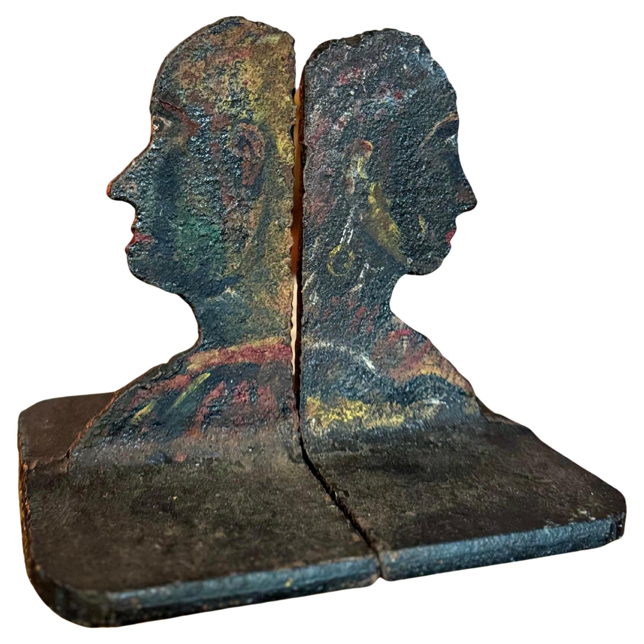 Une paire d
extrémités de livre de visage vintage Brutalist femme homme