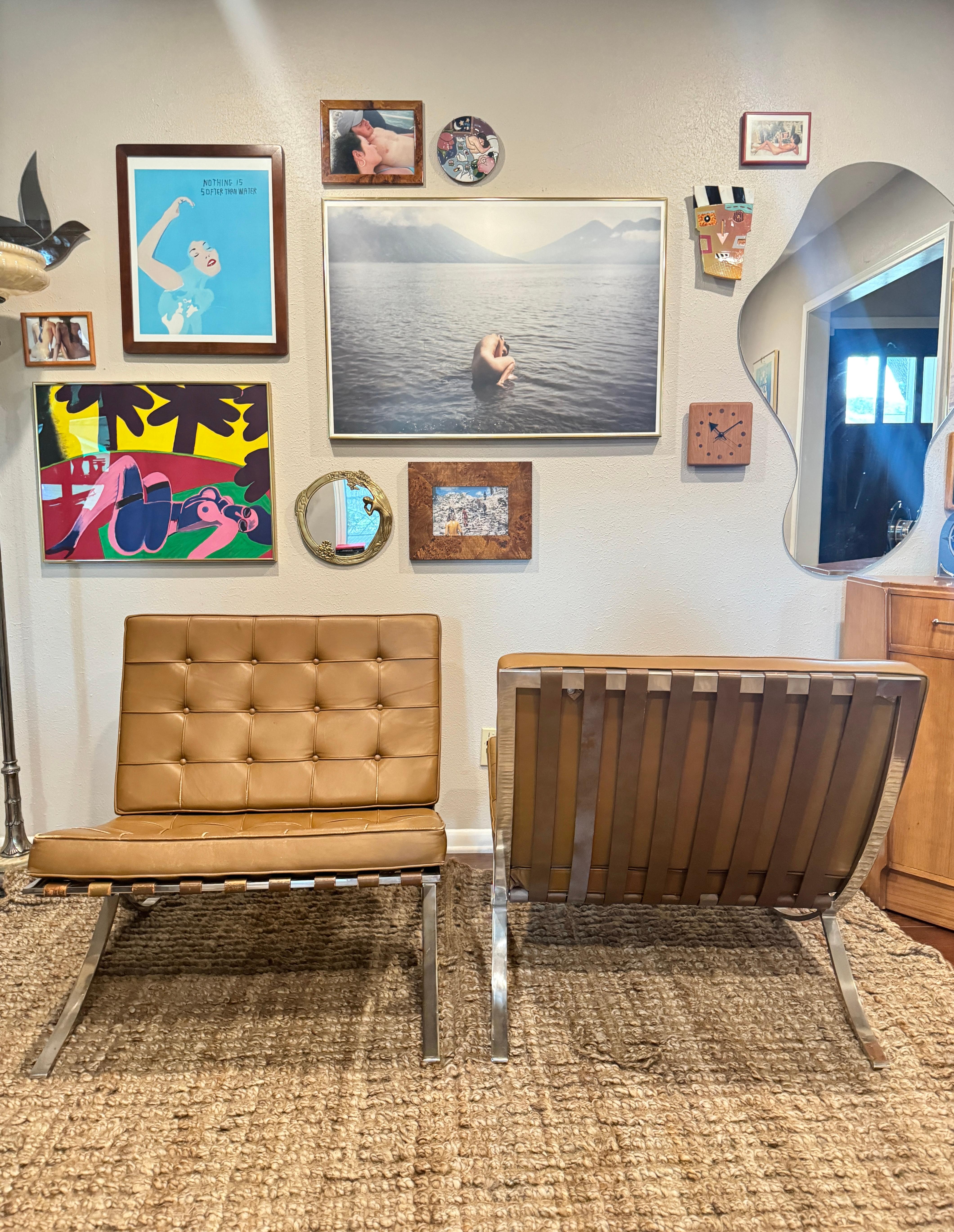 A pair of vintage caramel tan Barcelona chairs by Knoll, circa 1970s In Good Condition For Sale In Houston, TX