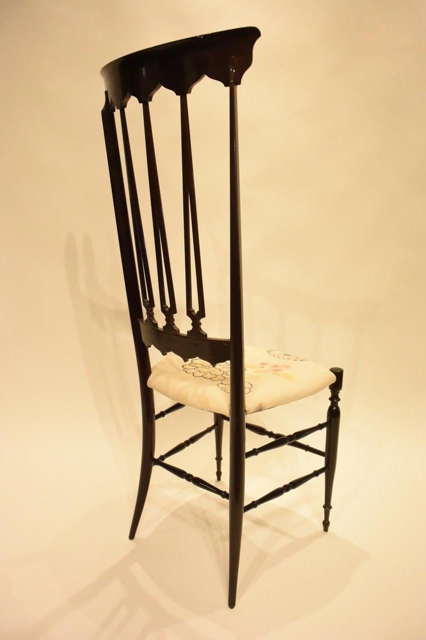 Pair of Vintage Chiavari Chairs Model Spada In Good Condition For Sale In LOS ANGELES, CA